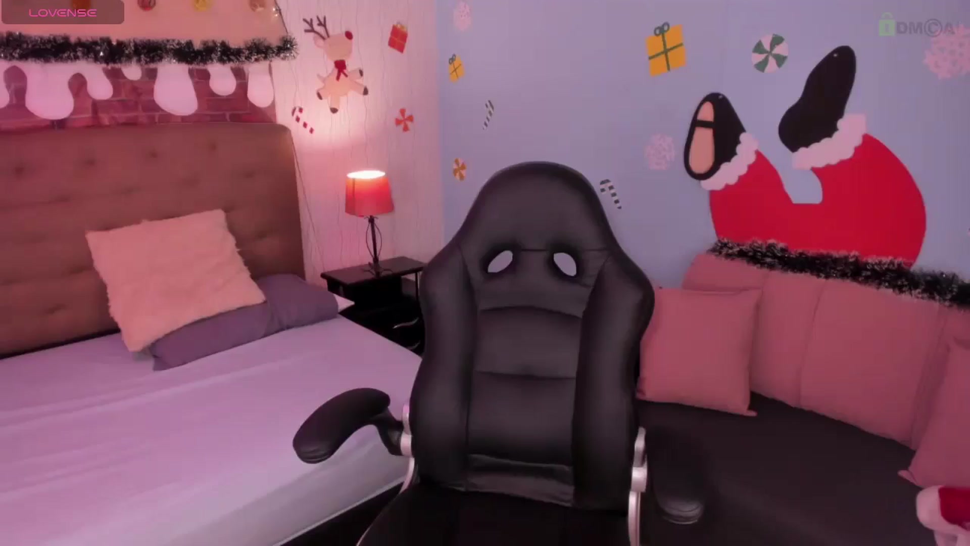 Gallery image thumbnail from saratatoo_'s myfreecams stream on, 12/15/2024, 08:11 image 9 of 20
