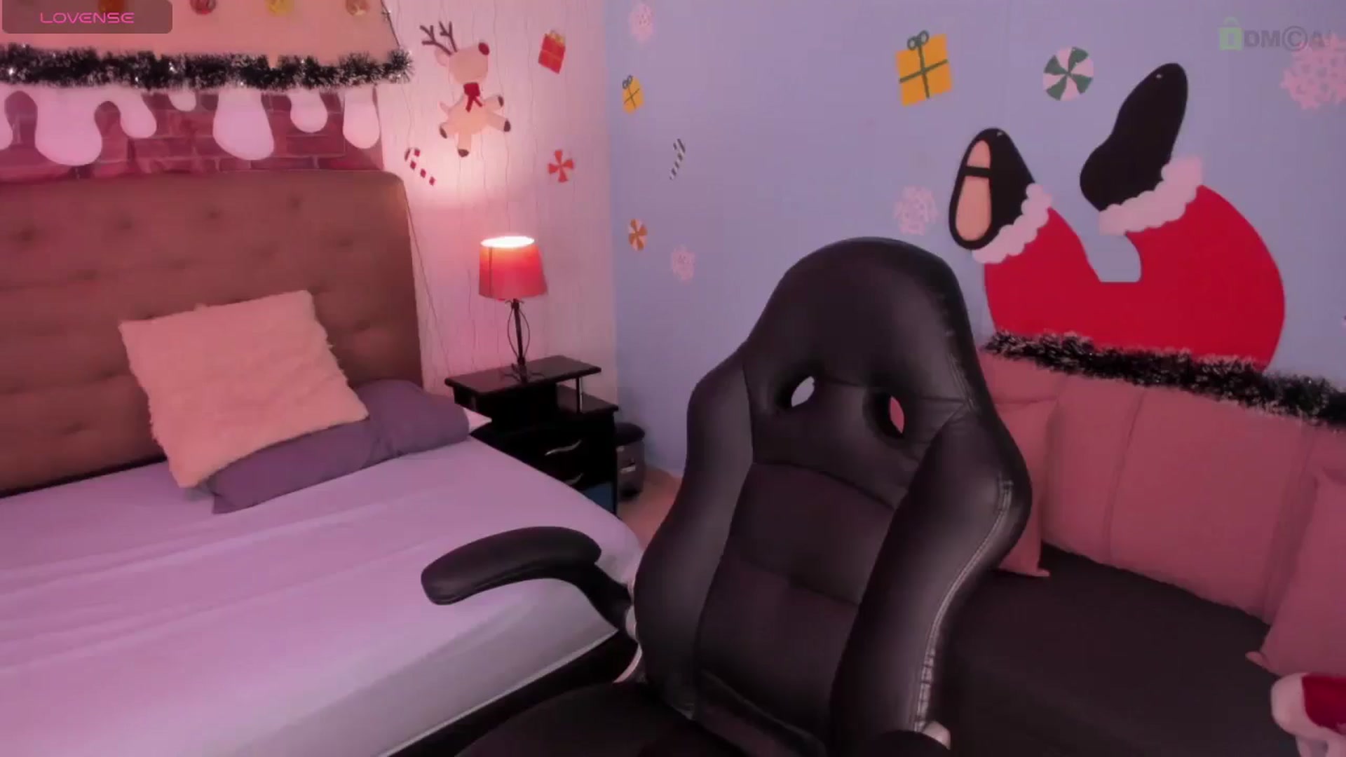 Gallery image thumbnail from saratatoo_'s myfreecams stream on, 12/15/2024, 08:11 image 3 of 20