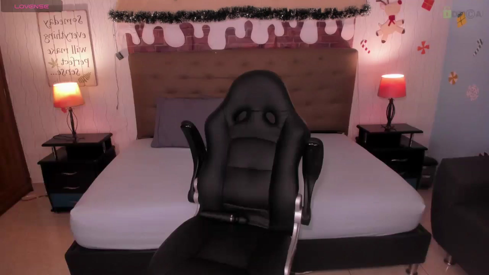 Gallery image thumbnail from saratatoo_'s myfreecams stream on, 12/19/2024, 07:46 image 7 of 20