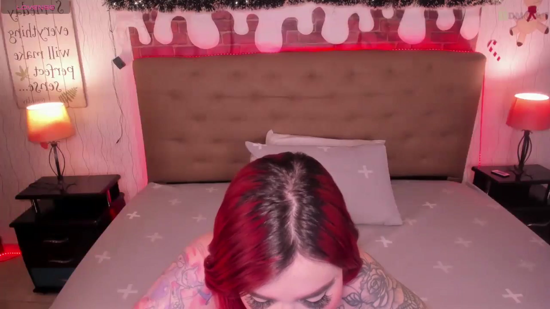 Gallery image thumbnail from saratatoo_'s myfreecams stream on, 12/21/2024, 07:31 image 5 of 20