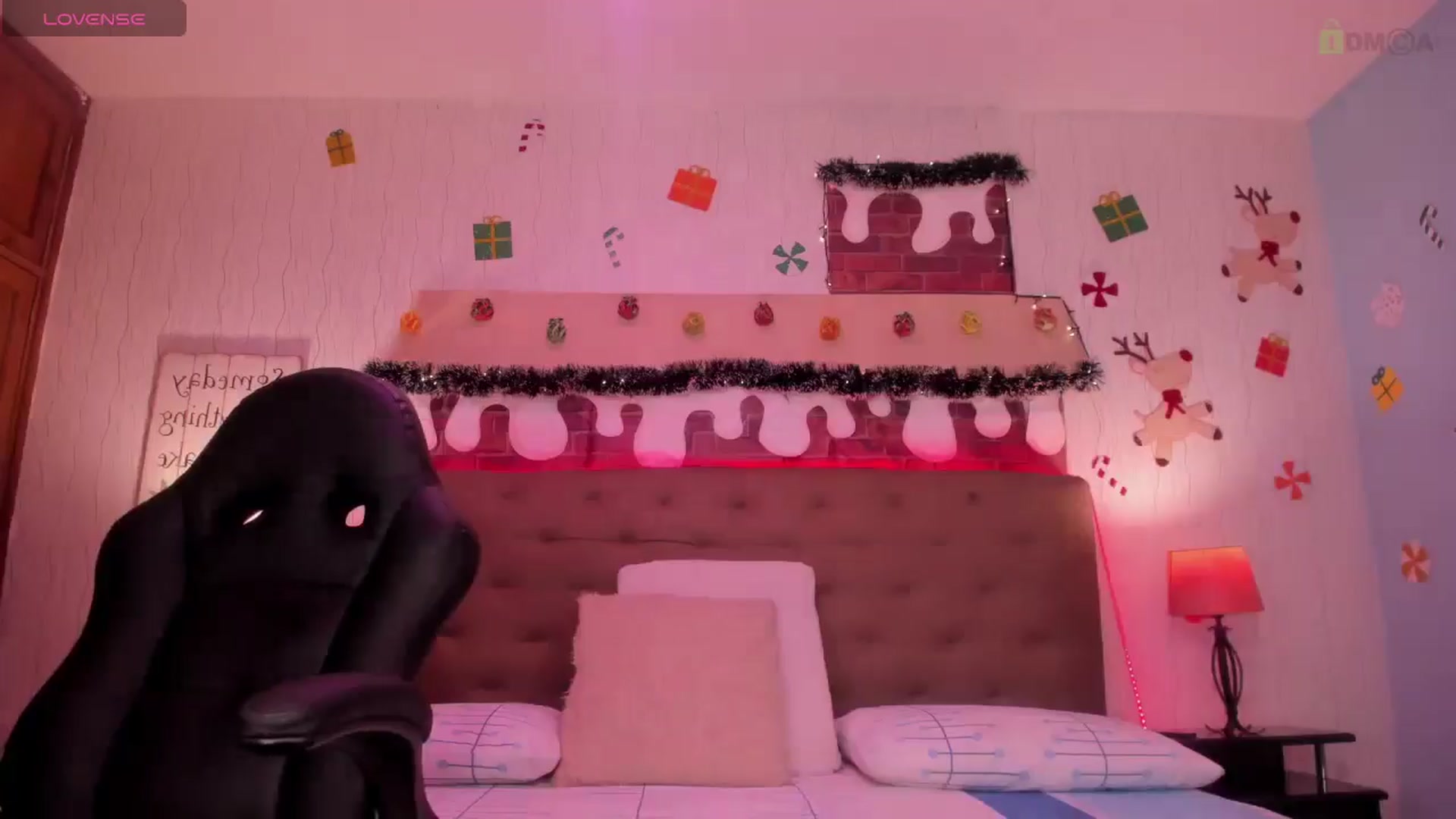 Gallery image thumbnail from saratatoo_'s myfreecams stream on, 12/24/2024, 11:21 image 16 of 20