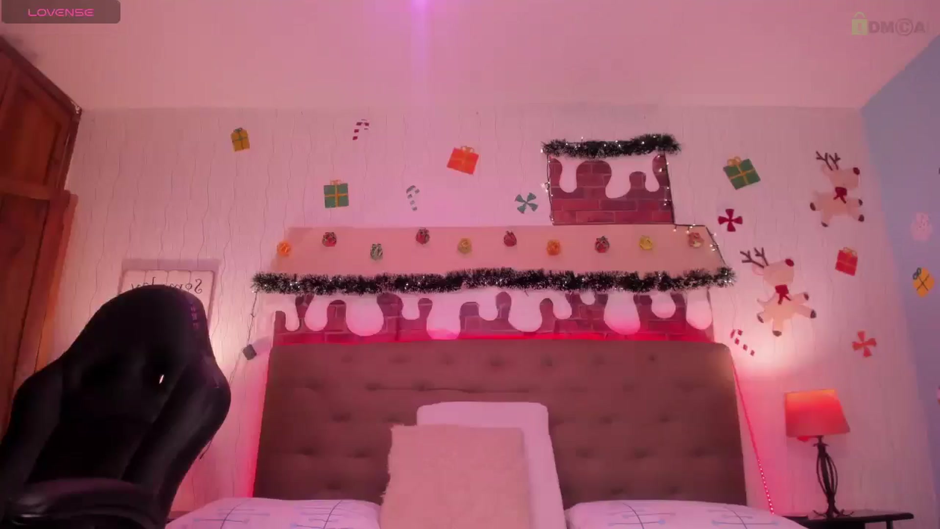 Gallery image thumbnail from saratatoo_'s myfreecams stream on, 12/24/2024, 12:40 image 14 of 20