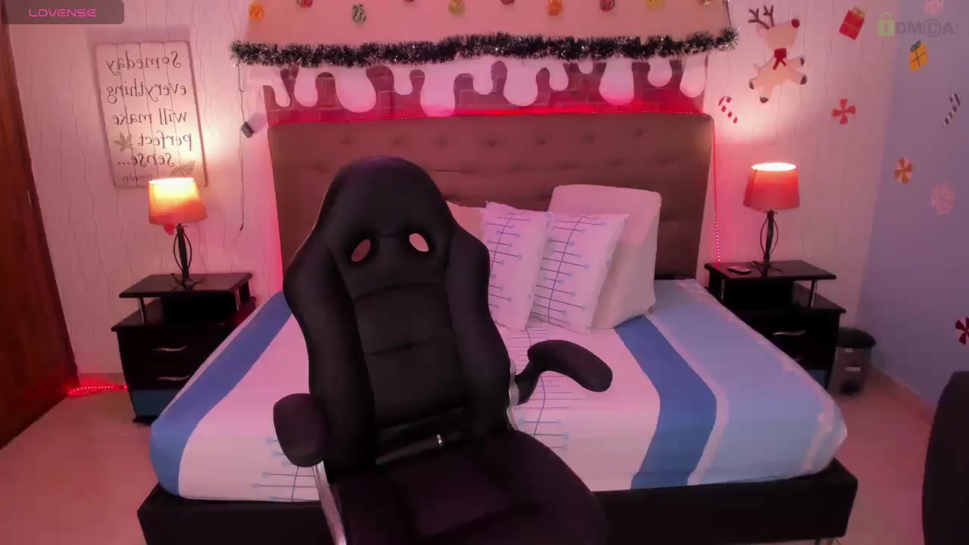 Gallery image thumbnail from saratatoo_'s myfreecams stream on, 12/25/2024, 08:18 image 12 of 20