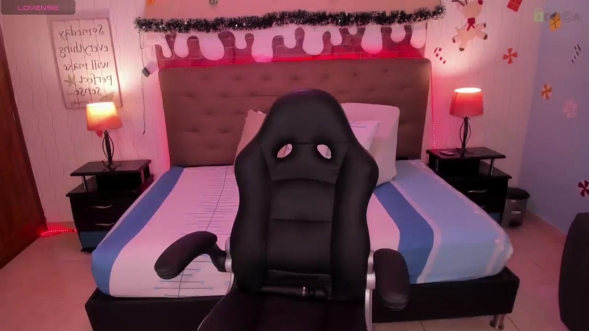 Gallery image thumbnail from saratatoo_'s myfreecams stream on, 12/25/2024, 08:18 image 14 of 20