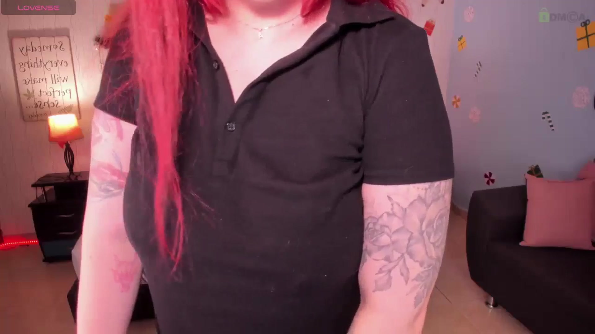 Gallery image thumbnail from saratatoo_'s myfreecams stream on, 12/28/2024, 08:39 image 9 of 20