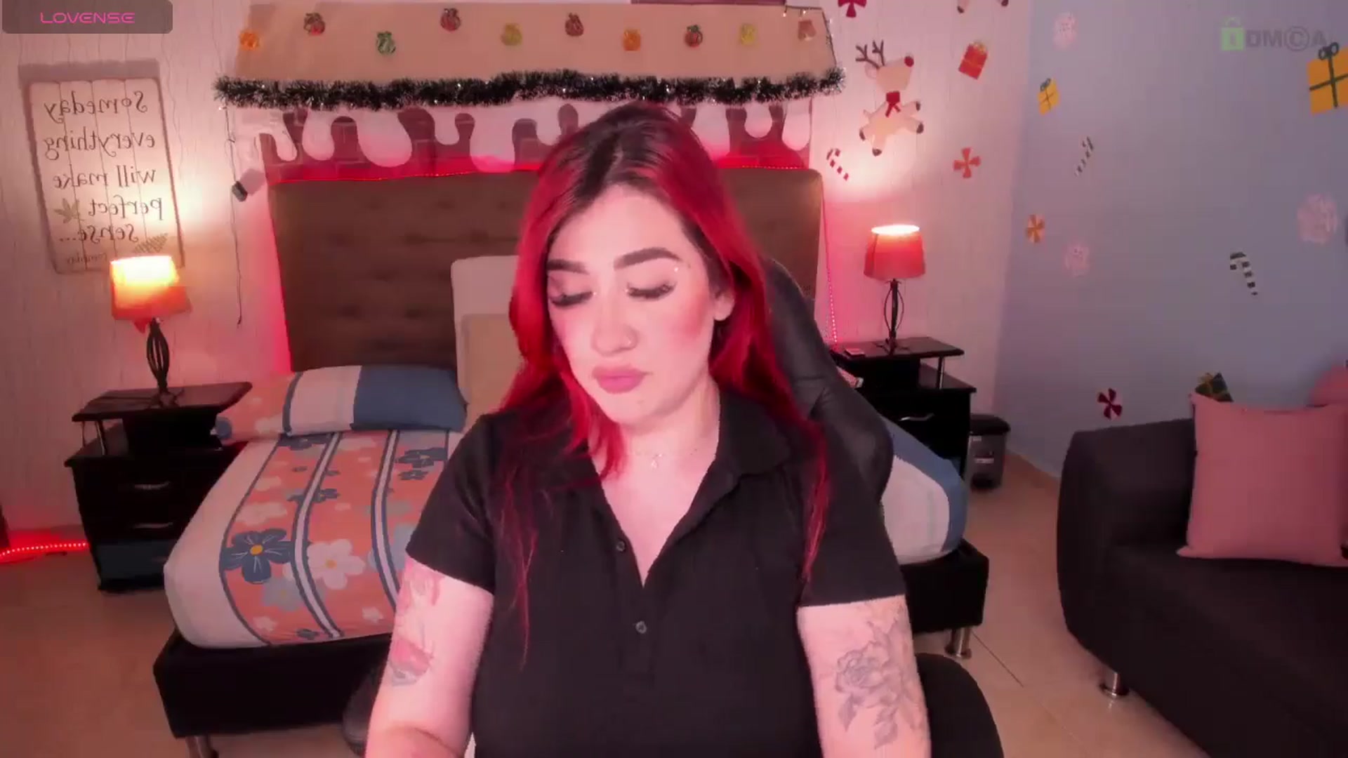 Gallery image thumbnail from saratatoo_'s myfreecams stream on, 12/28/2024, 08:39 image 13 of 20