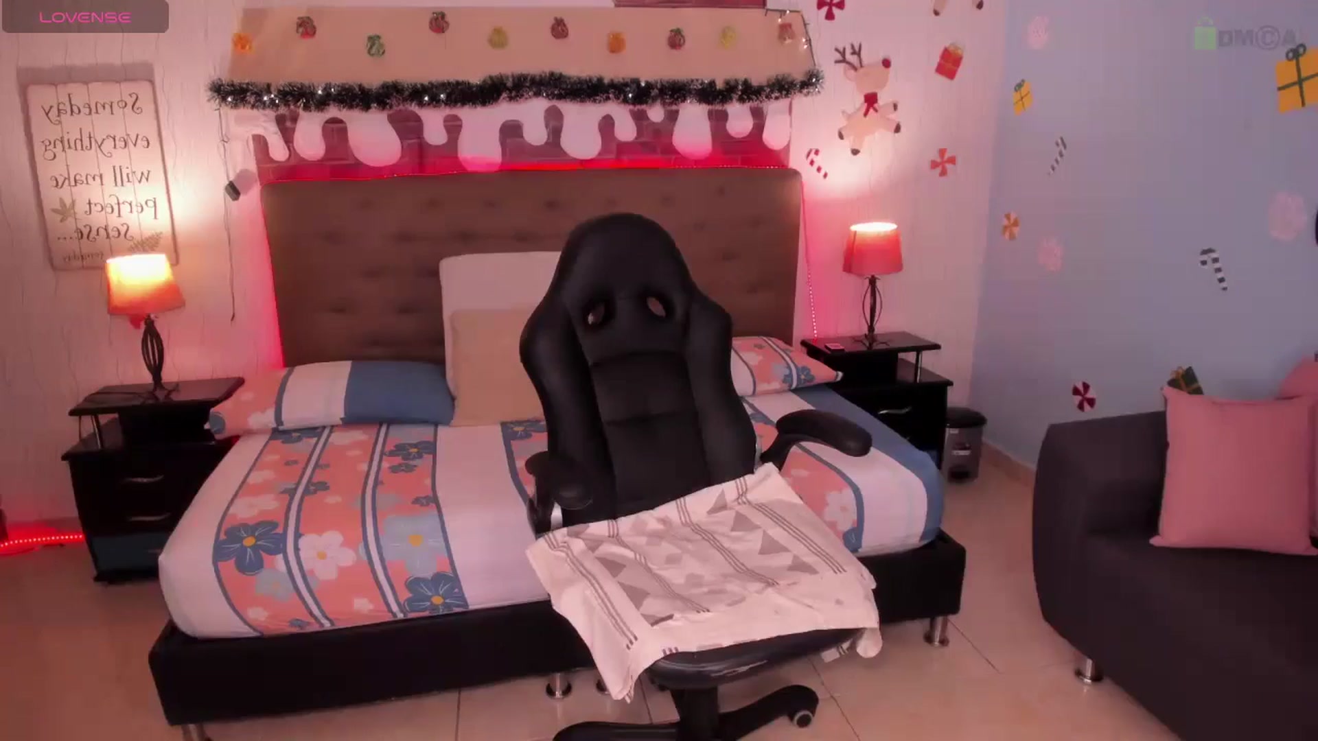 Gallery image thumbnail from saratatoo_'s myfreecams stream on, 12/28/2024, 08:39 image 11 of 20