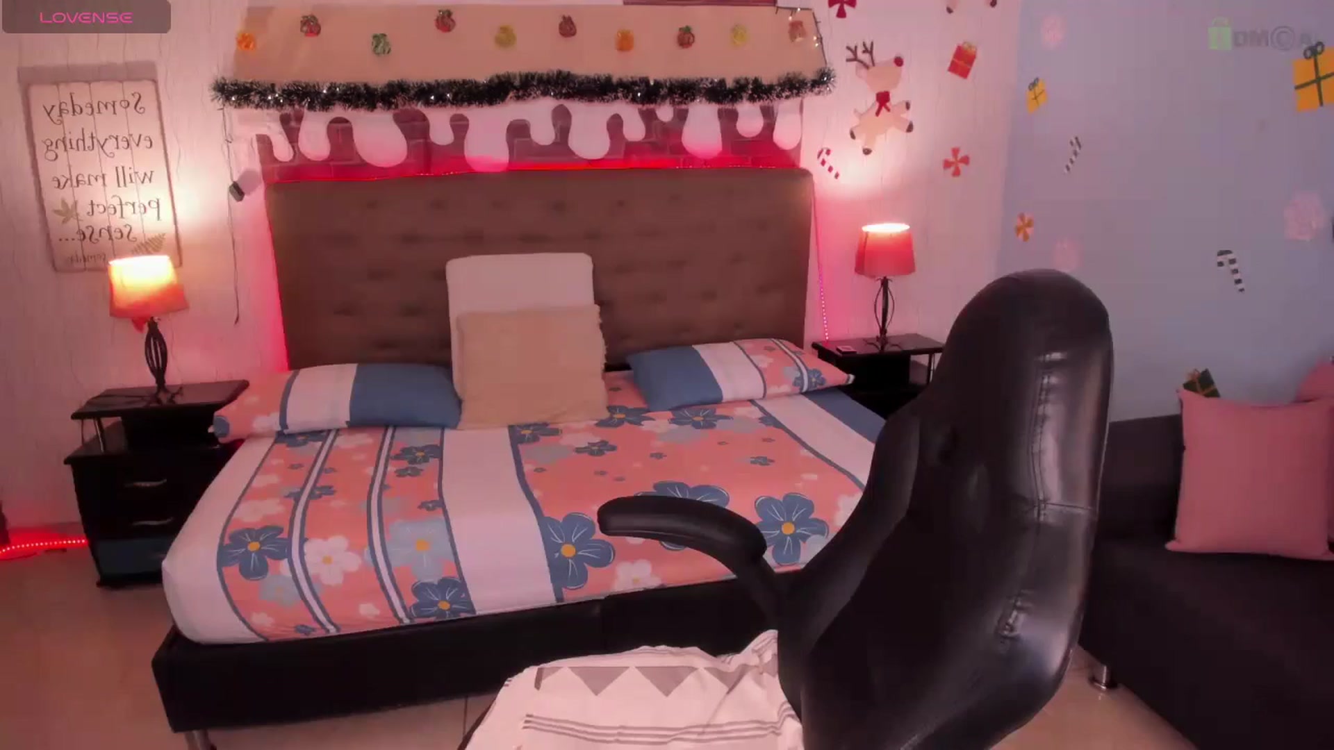 Gallery image thumbnail from saratatoo_'s myfreecams stream on, 12/28/2024, 08:39 image 3 of 20