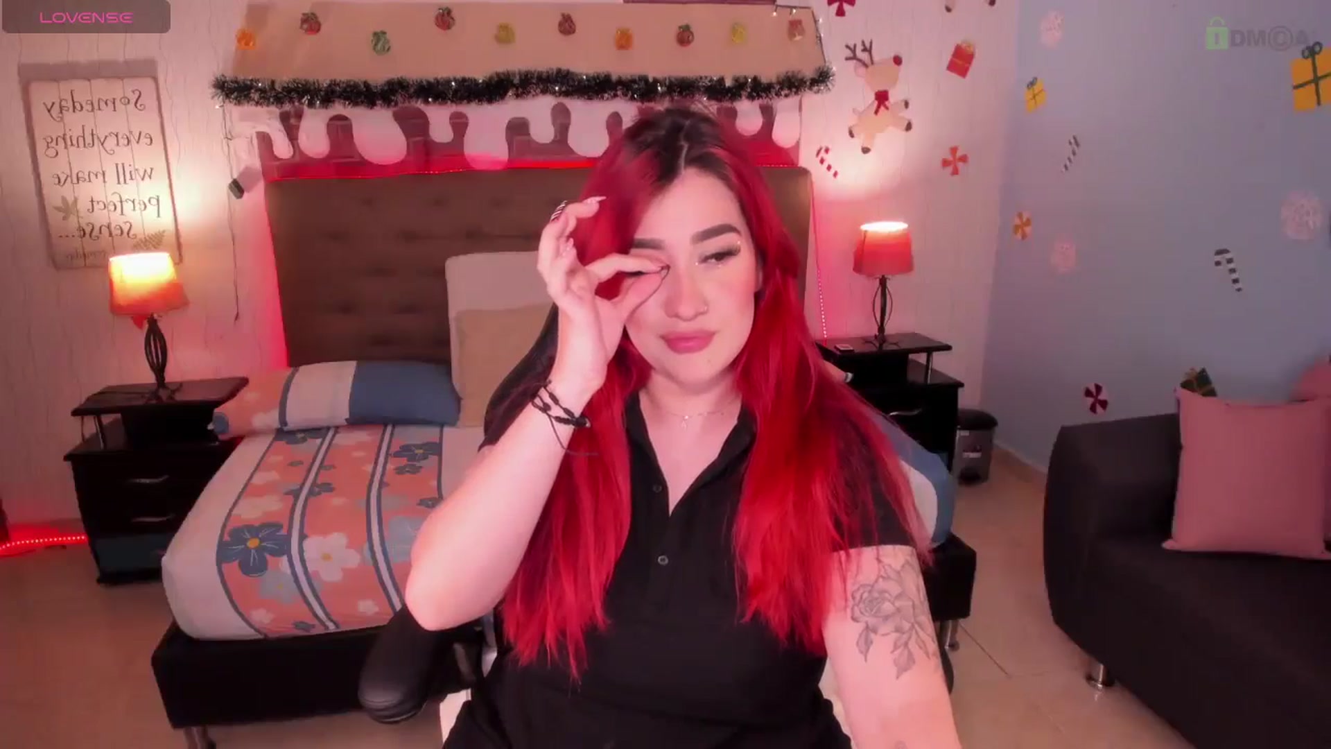 Gallery image thumbnail from saratatoo_'s myfreecams stream on, 12/28/2024, 08:39 image 12 of 20