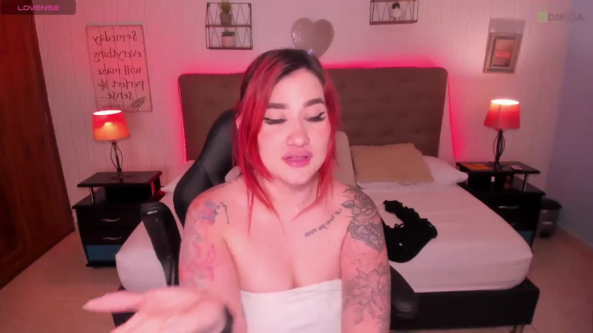 Gallery image thumbnail from saratatoo_'s myfreecams stream on, 01/25/2025, 09:00 image 18 of 20