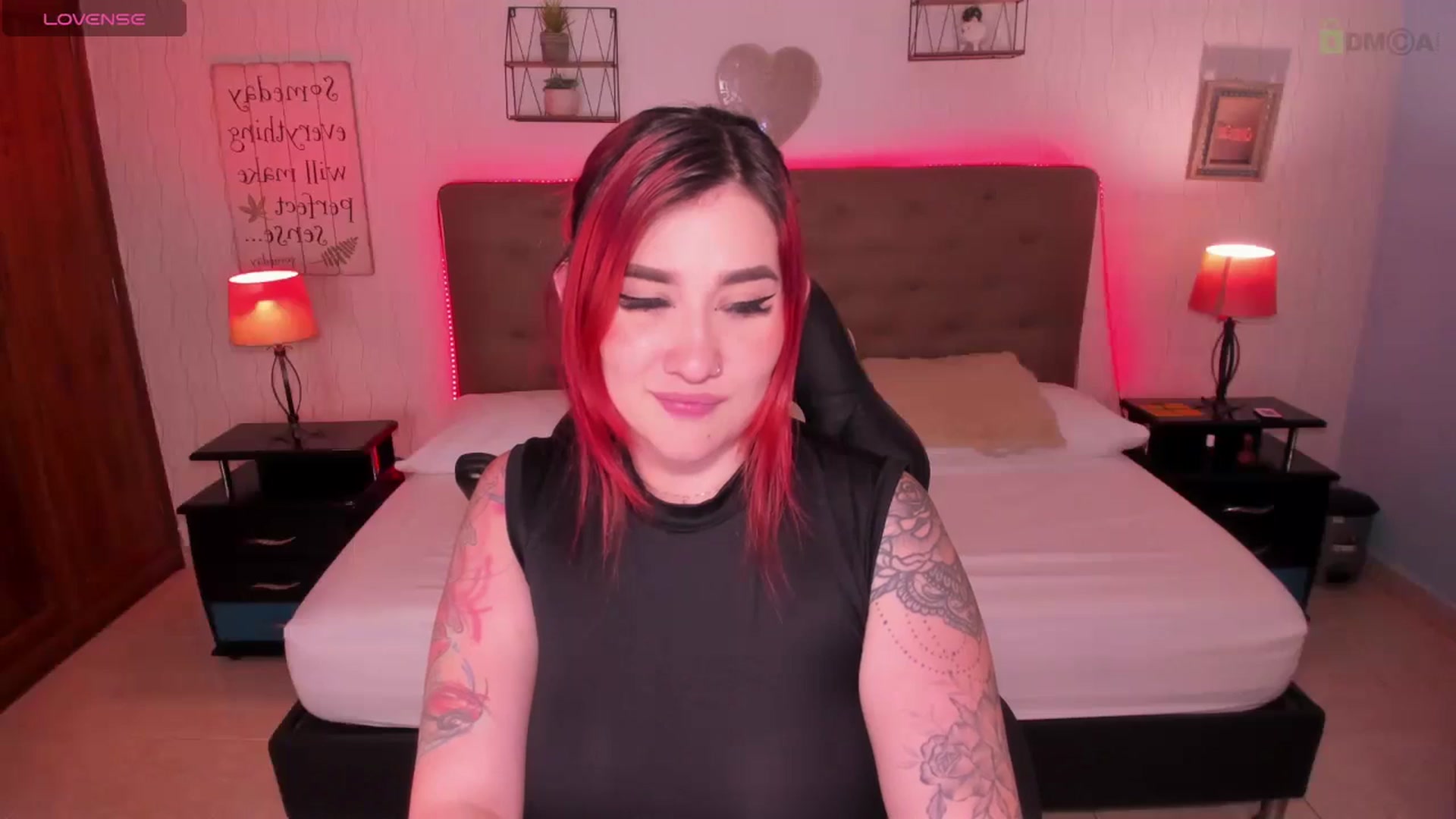 Gallery image thumbnail from saratatoo_'s myfreecams stream on, 01/25/2025, 09:00 image 13 of 20
