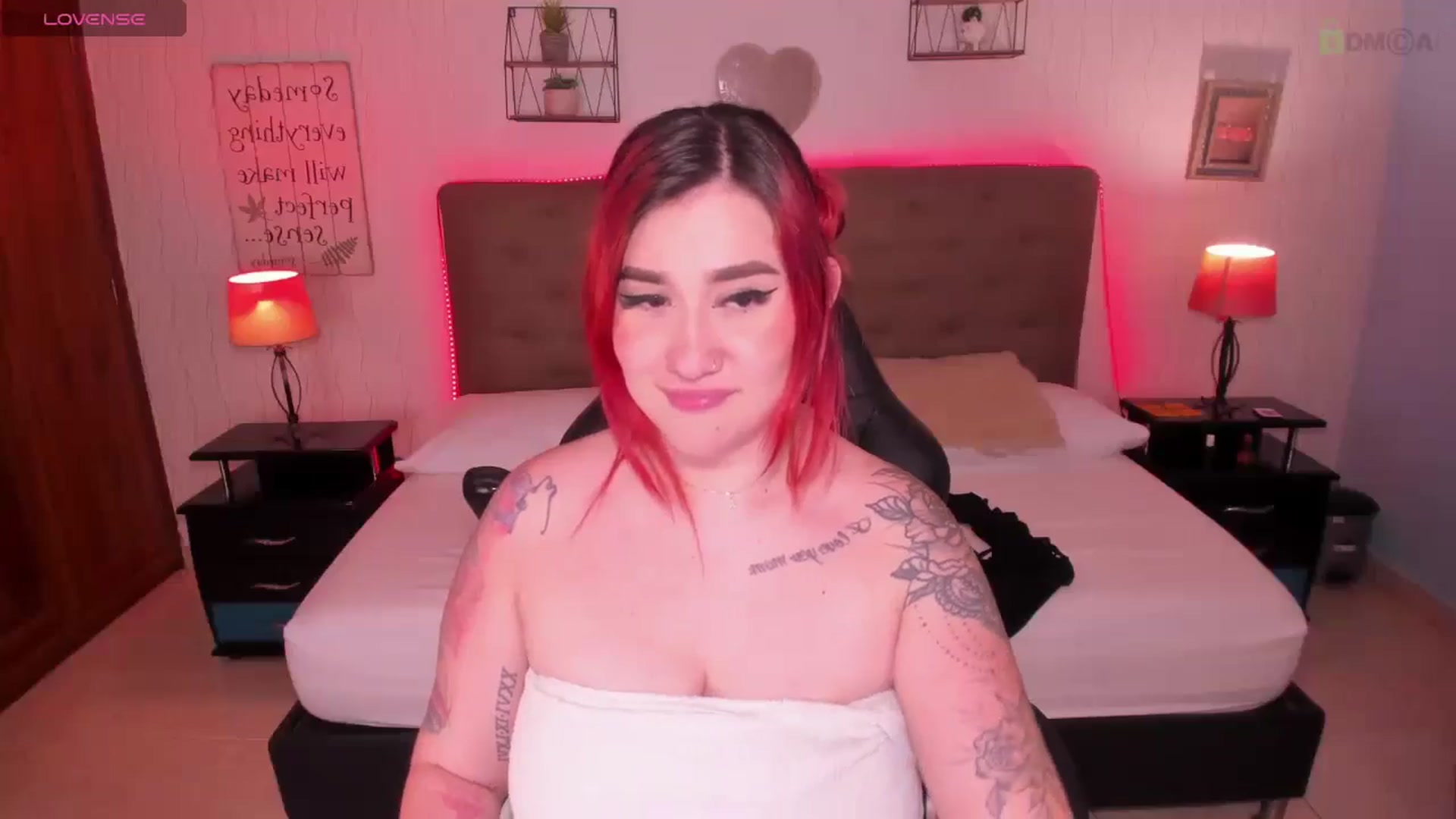 Gallery image thumbnail from saratatoo_'s myfreecams stream on, 01/25/2025, 09:00 image 17 of 20