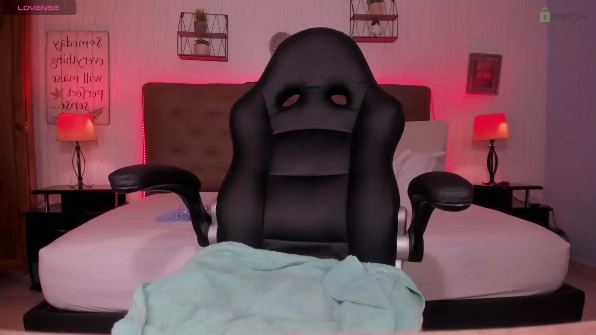 Gallery image thumbnail from saratatoo_'s myfreecams stream on, 01/31/2025, 09:35 image 4 of 20