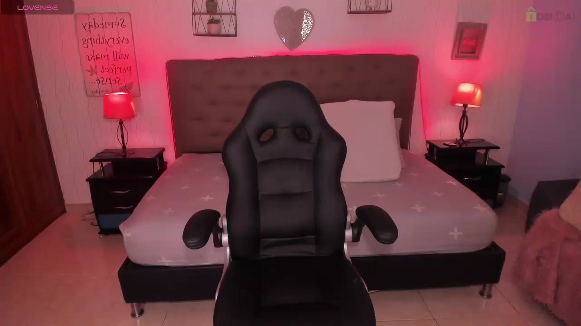Gallery image thumbnail from saratatoo_'s myfreecams stream on, 02/13/2025, 09:07 image 7 of 20