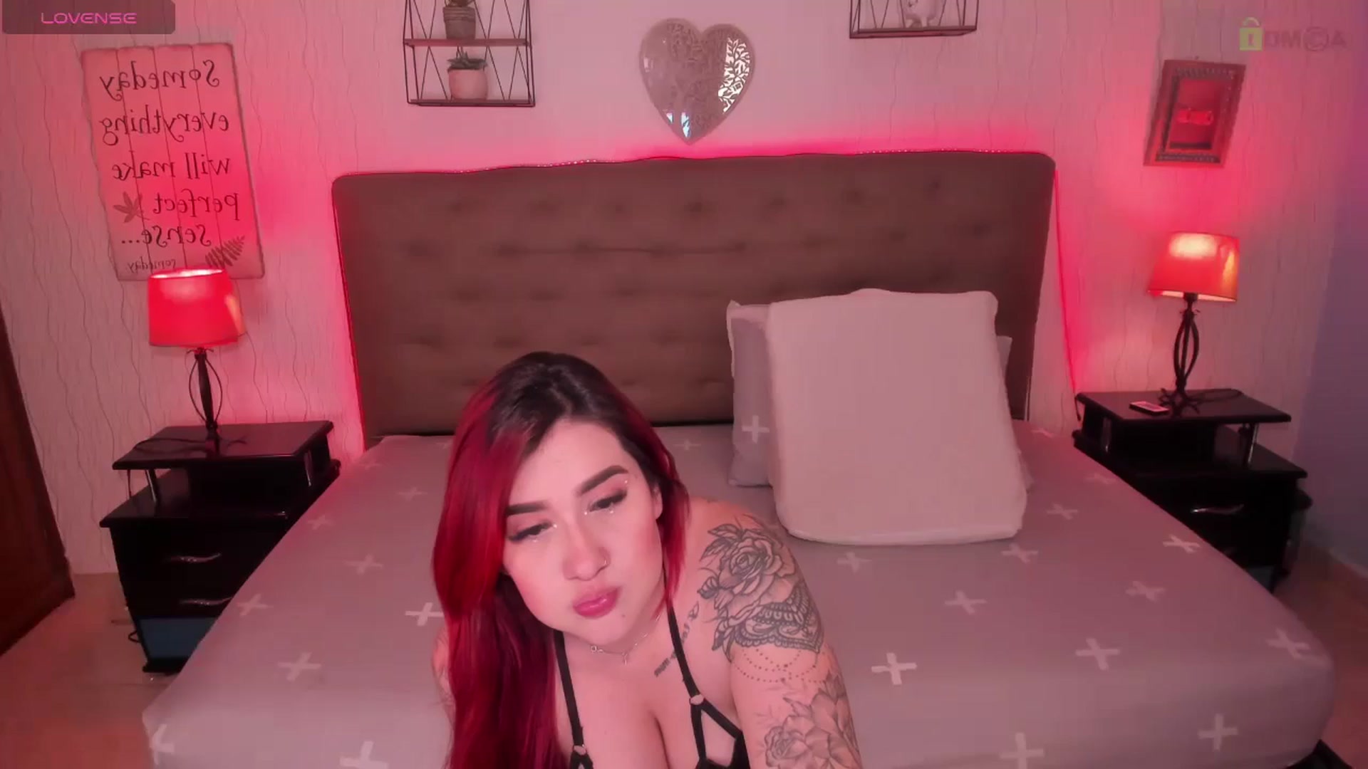 Gallery image thumbnail from saratatoo_'s myfreecams stream on, 02/13/2025, 09:43 image 1 of 20