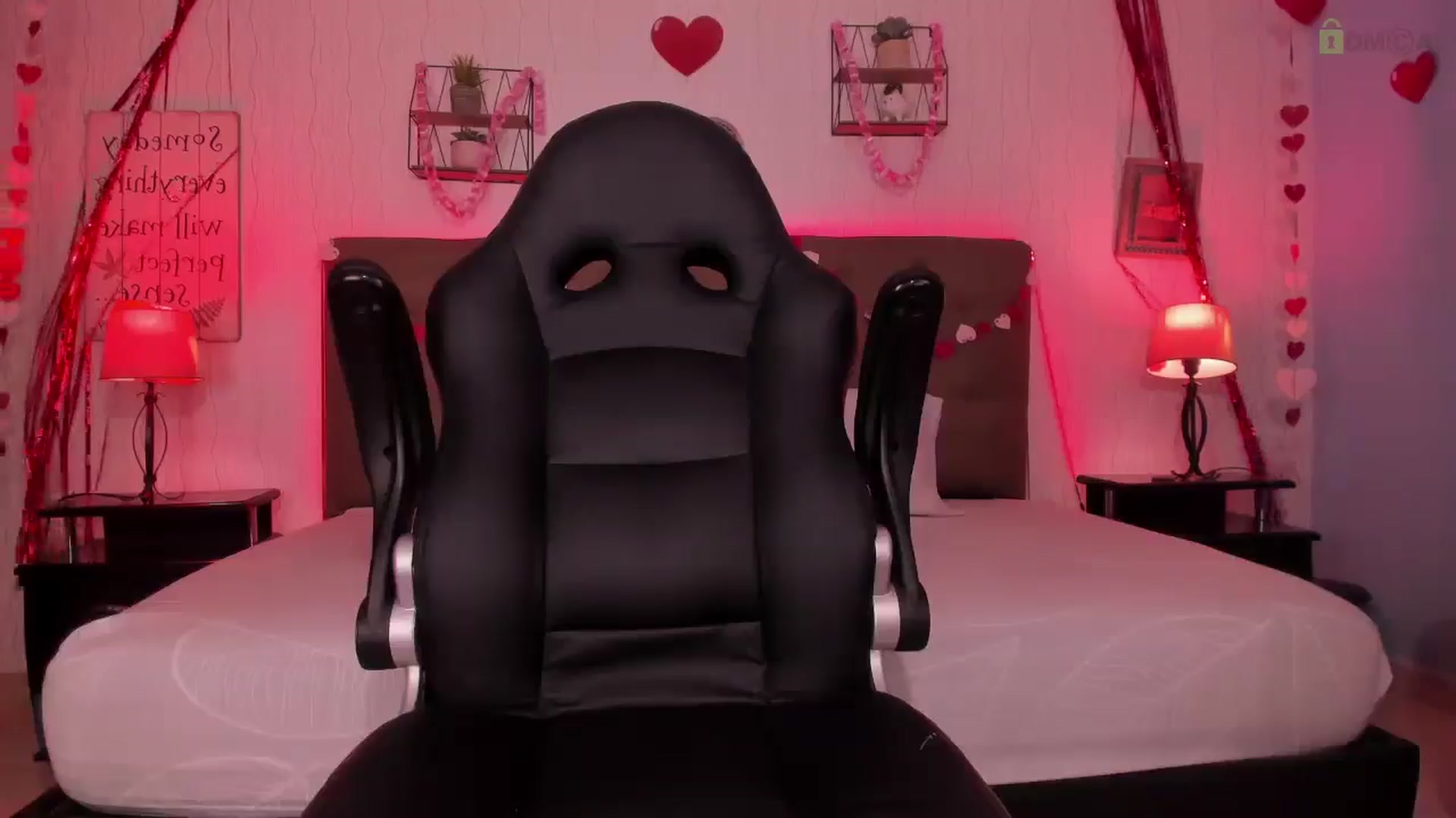 Gallery image thumbnail from saratatoo_'s myfreecams stream on, 02/14/2025, 09:32 image 17 of 20