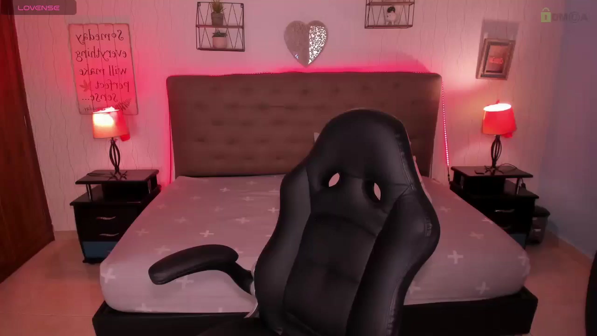 Gallery image thumbnail from saratatoo_'s myfreecams stream on, 02/23/2025, 08:45 image 5 of 20