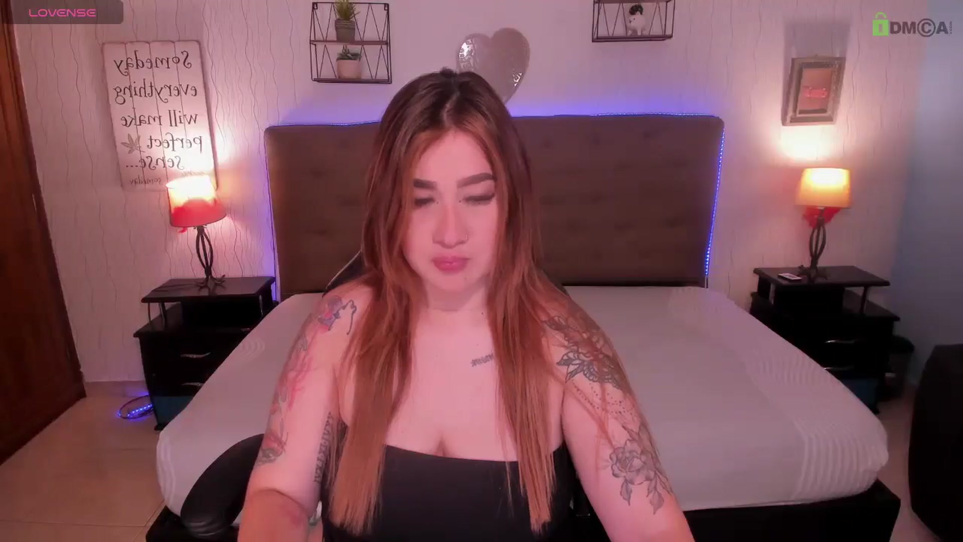 Gallery image thumbnail from saratatoo_'s myfreecams stream on, 03/30/2025, 07:12 image 3 of 20