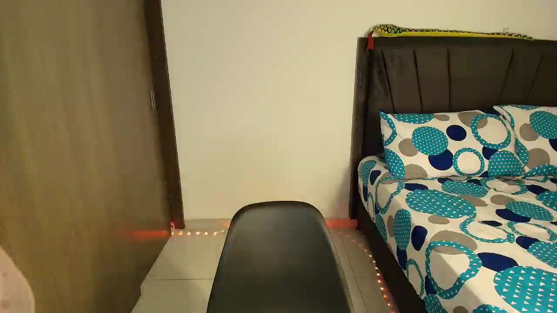 Gallery image thumbnail from saratatoo_'s myfreecams stream on, 04/10/2025, 06:09 image 8 of 20