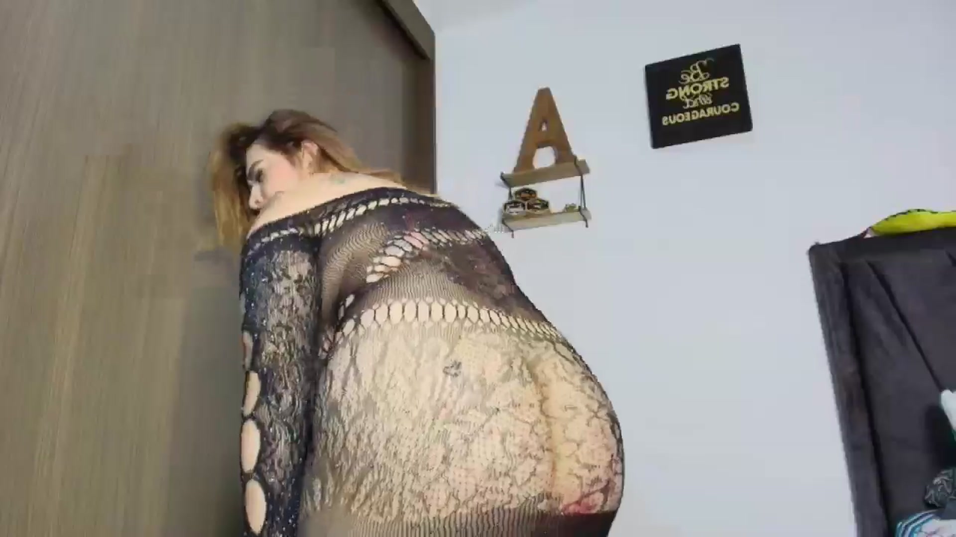 Gallery image thumbnail from saratatoo_'s myfreecams stream on, 06/10/2025, 06:59 image 13 of 20