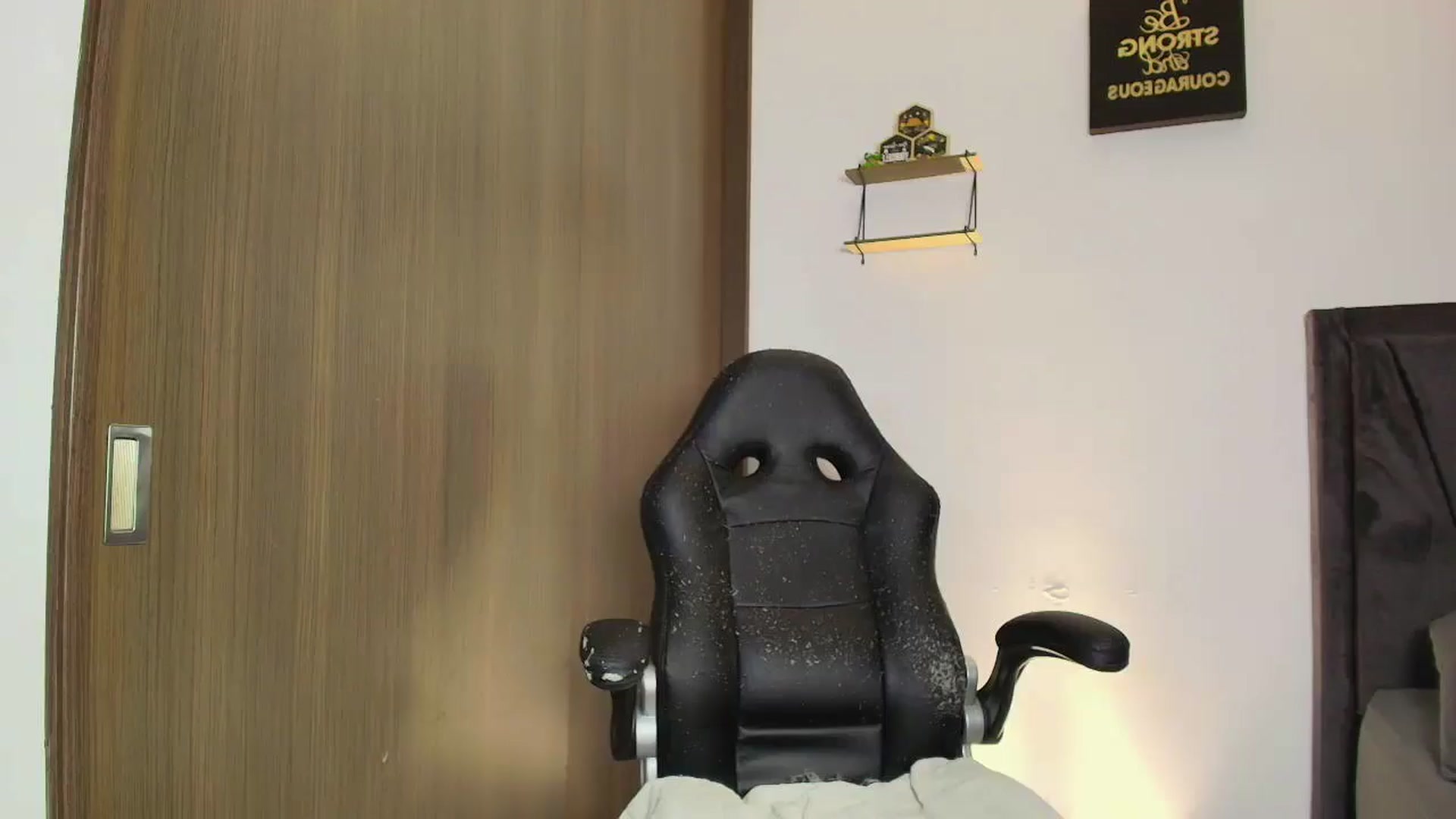 Gallery image thumbnail from saratatoo_'s myfreecams stream on, 07/22/2025, 06:06 image 12 of 20