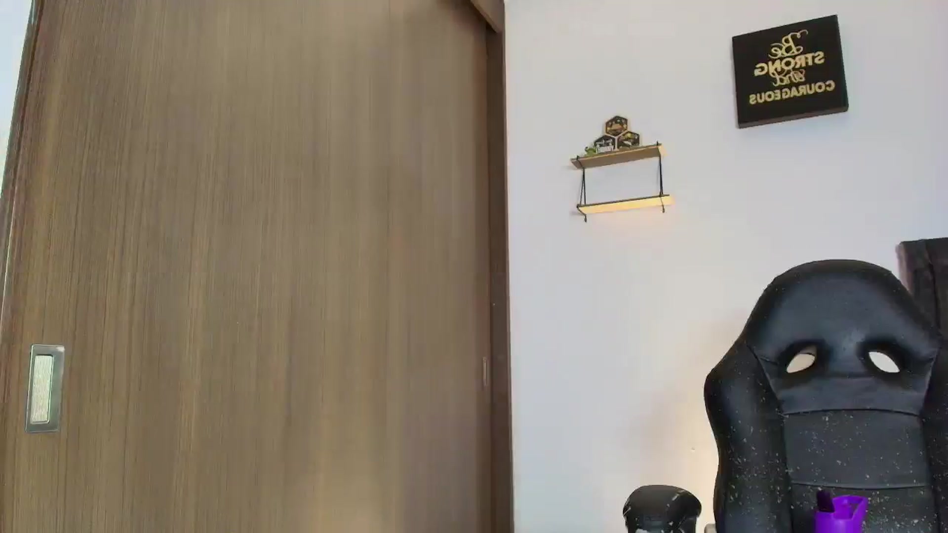 Gallery image thumbnail from saratatoo_'s myfreecams stream on, 07/24/2025, 06:14 image 17 of 20