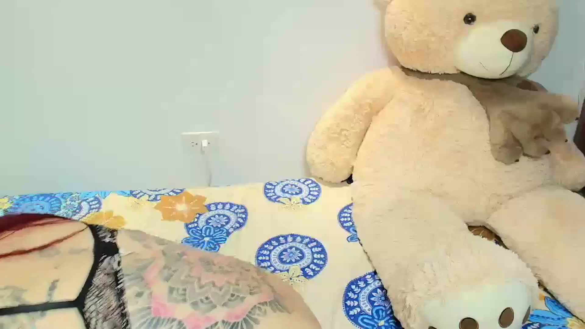 Gallery image thumbnail from saratatoo_'s myfreecams stream on, 12/07/2025, 09:26 image 4 of 20