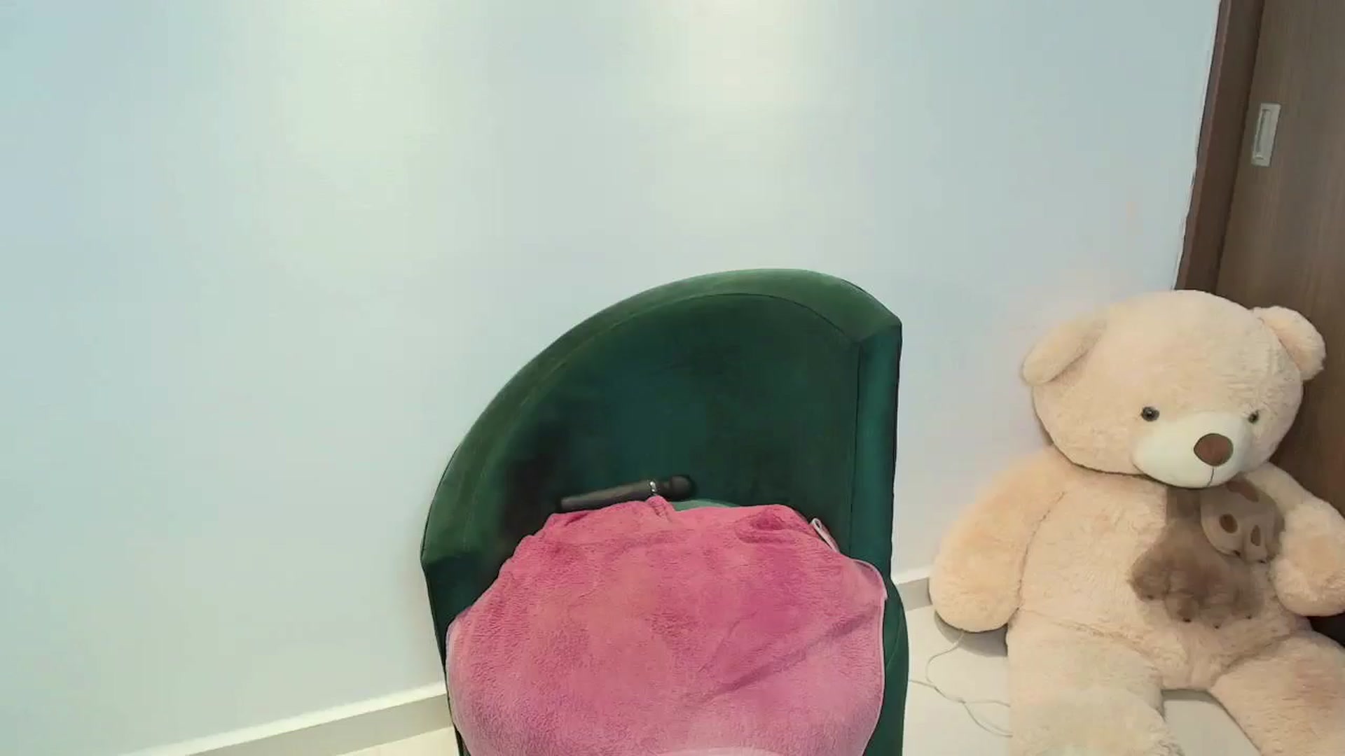 Gallery image thumbnail from saratatoo_'s myfreecams stream on, 12/12/2025, 10:21 image 20 of 20