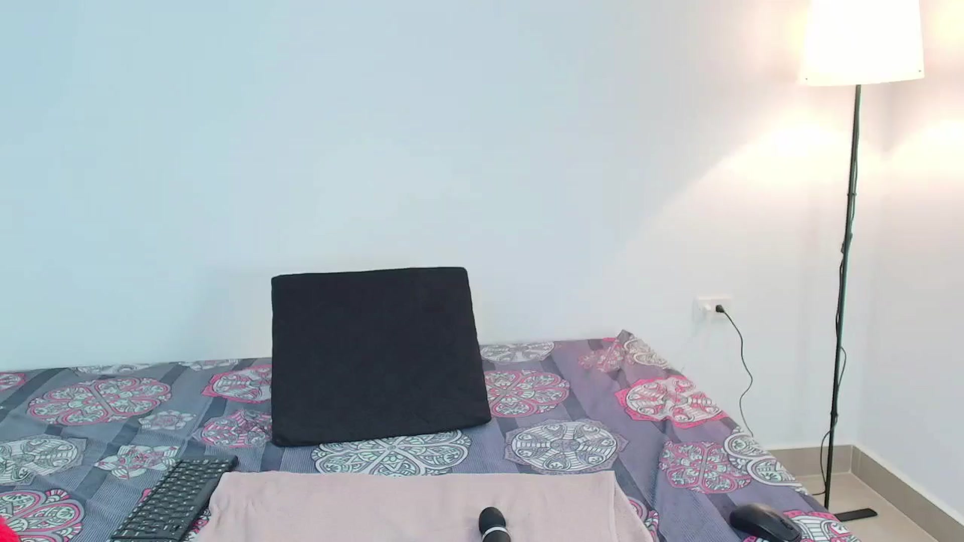 Gallery image thumbnail from saratatoo_'s myfreecams stream on, 04/28/2026, 05:49 image 1 of 20