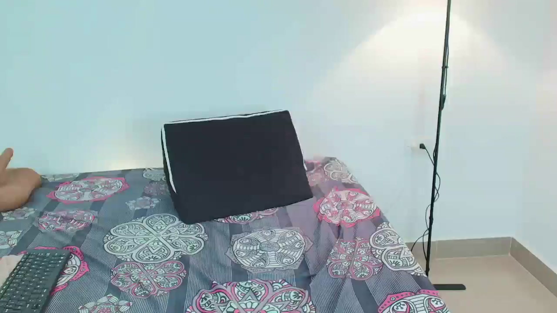 Gallery image thumbnail from saratatoo_'s myfreecams stream on, 05/07/2026, 07:51 image 15 of 20