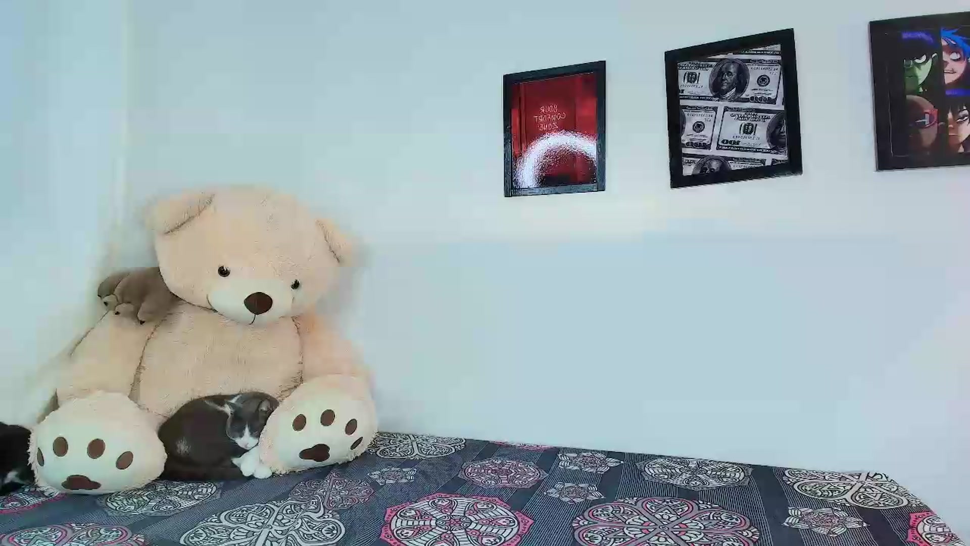 Gallery image thumbnail from saratatoo_'s myfreecams stream on, 09/09/2026, 02:55 image 3 of 20