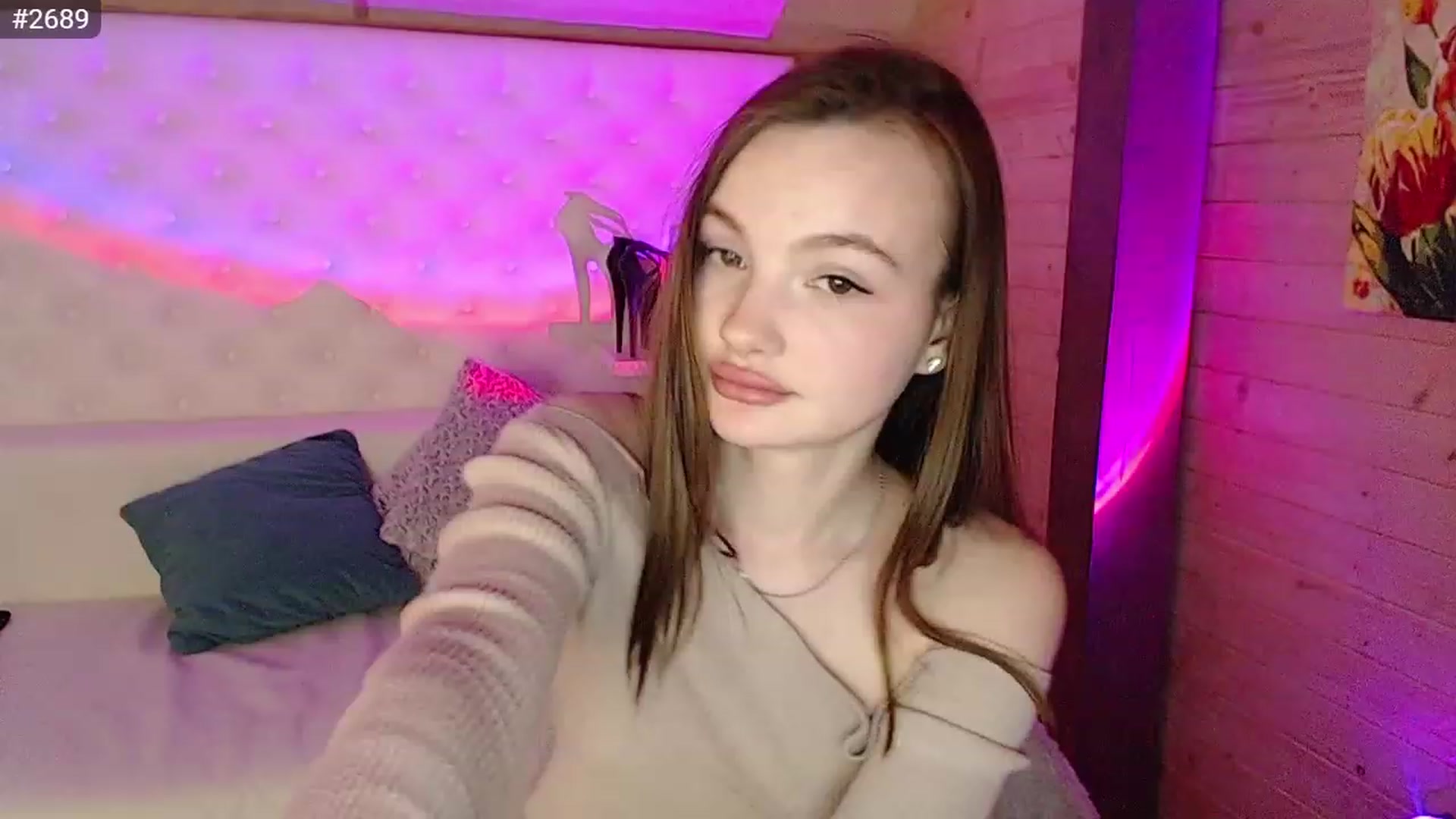 Gallery image thumbnail from sashacom's myfreecams stream on, 03/05/2023, 22:15 image 16 of 20