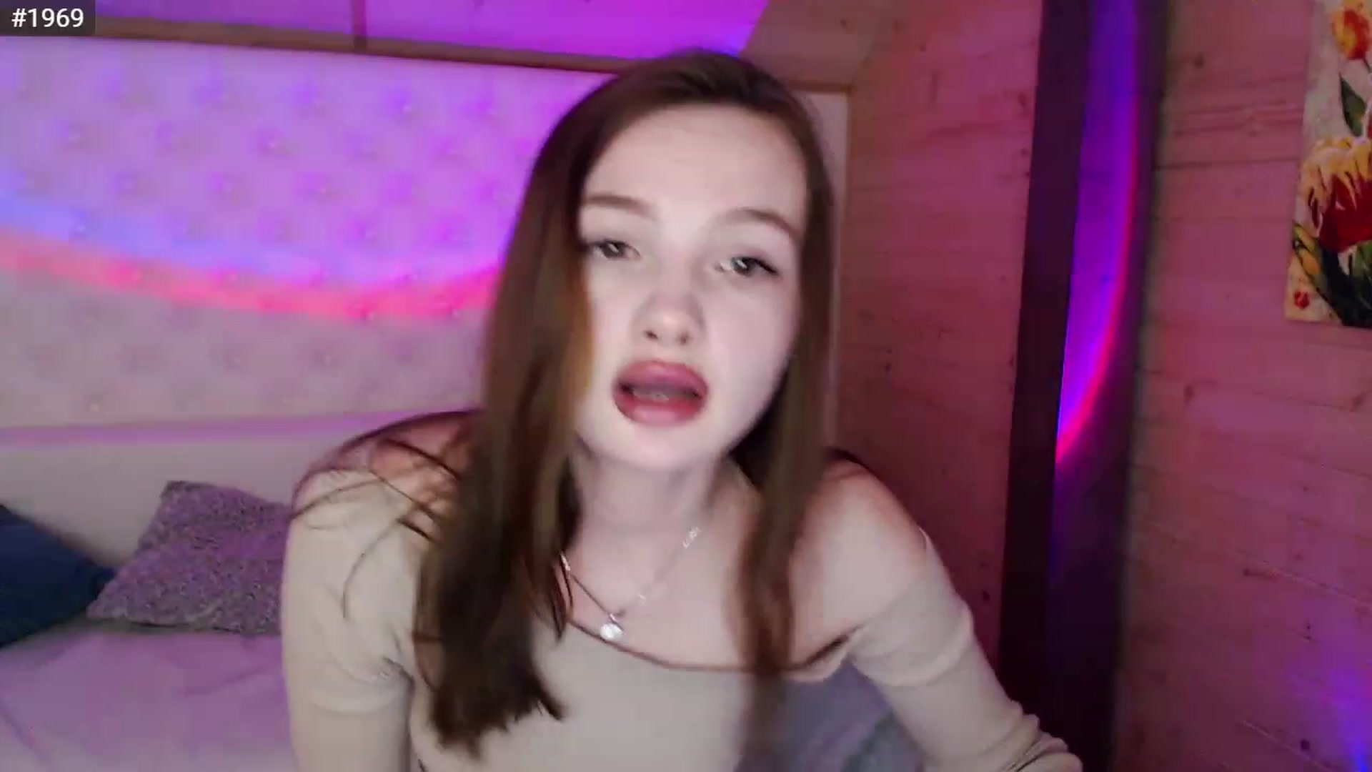 Gallery image thumbnail from sashacom's myfreecams stream on, 03/06/2023, 21:05 image 13 of 20
