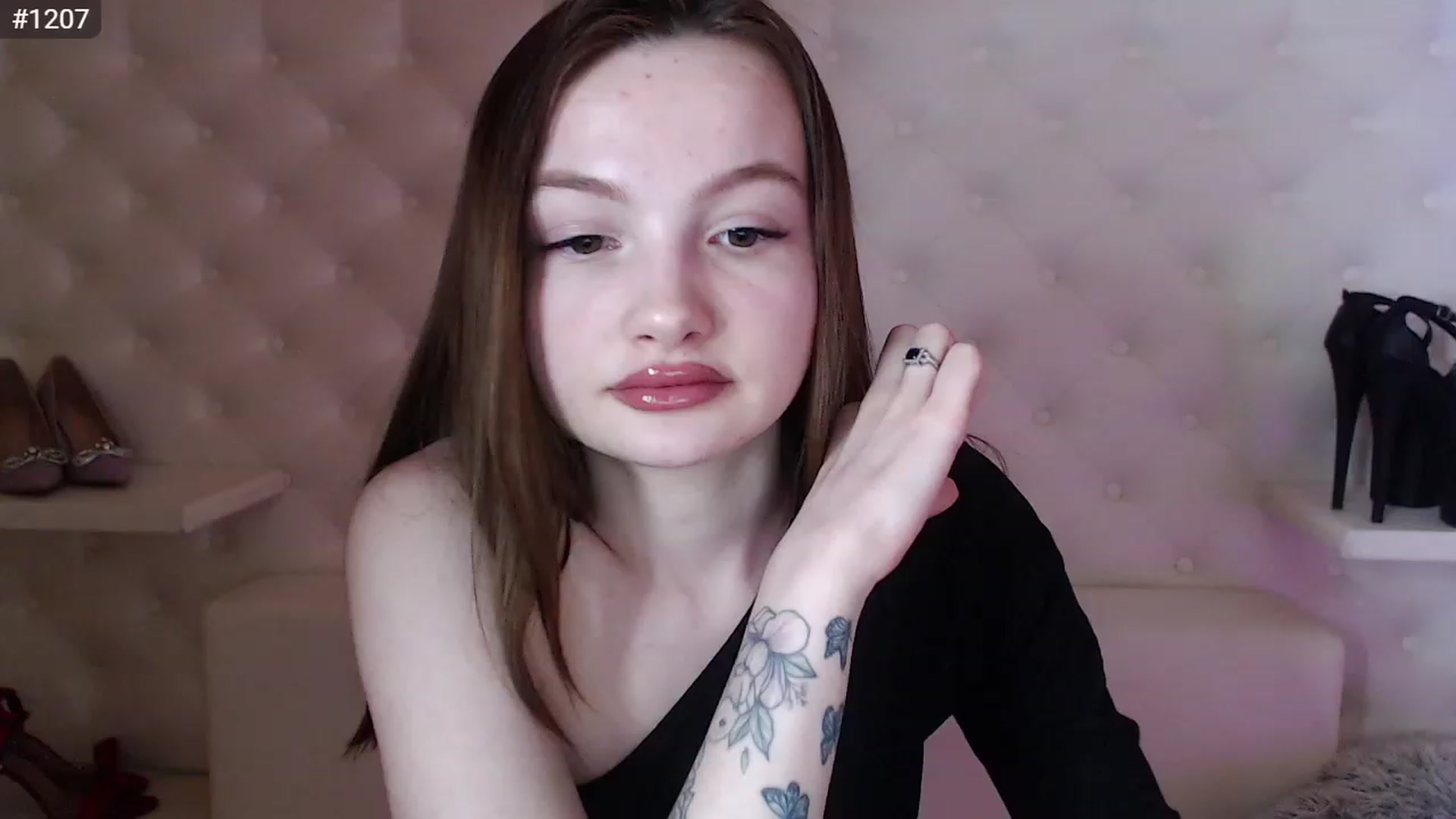 Gallery image thumbnail from sashacom's myfreecams stream on, 03/08/2023, 22:18 image 2 of 20