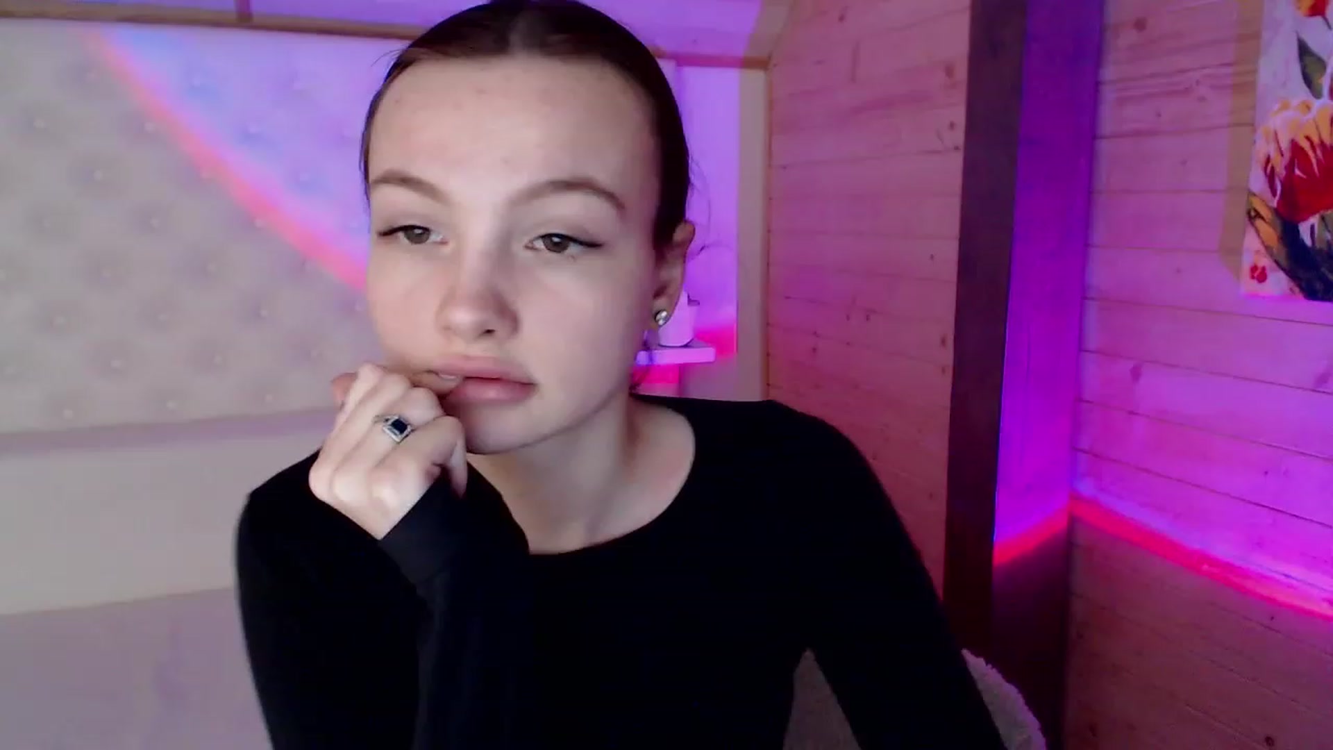 Gallery image thumbnail from sashacom's myfreecams stream on, 03/09/2023, 17:27 image 14 of 20