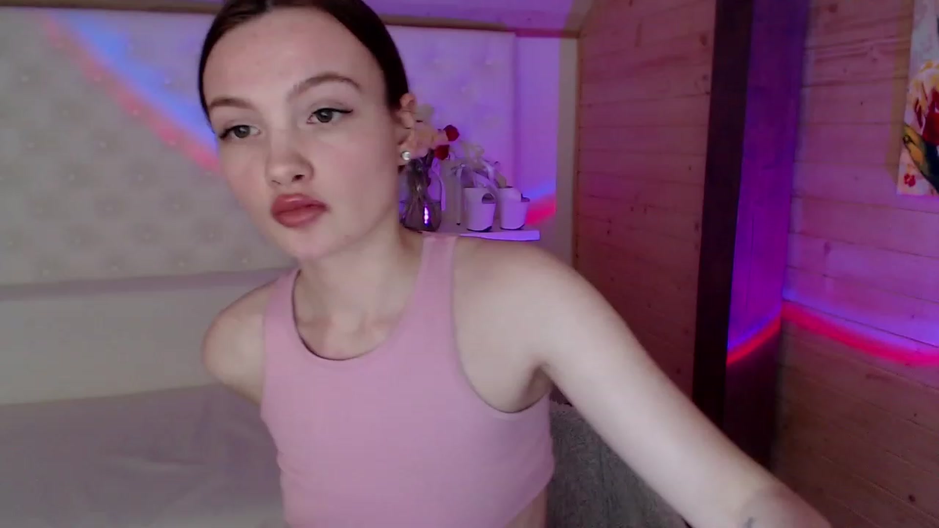 Gallery image thumbnail from sashacom's myfreecams stream on, 03/09/2023, 21:09 image 16 of 20