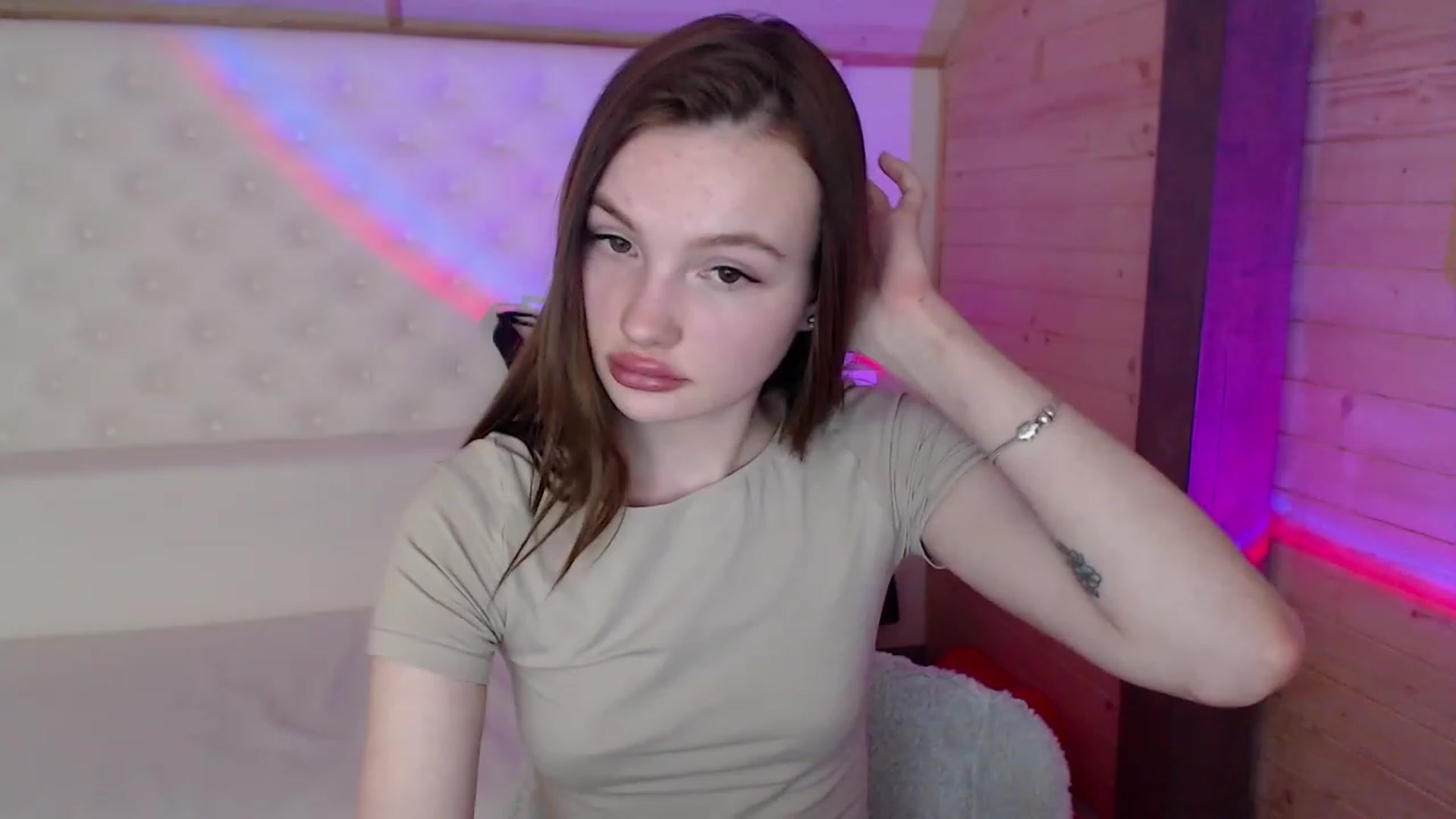 Gallery image thumbnail from sashacom's myfreecams stream on, 03/10/2023, 19:48 image 16 of 20