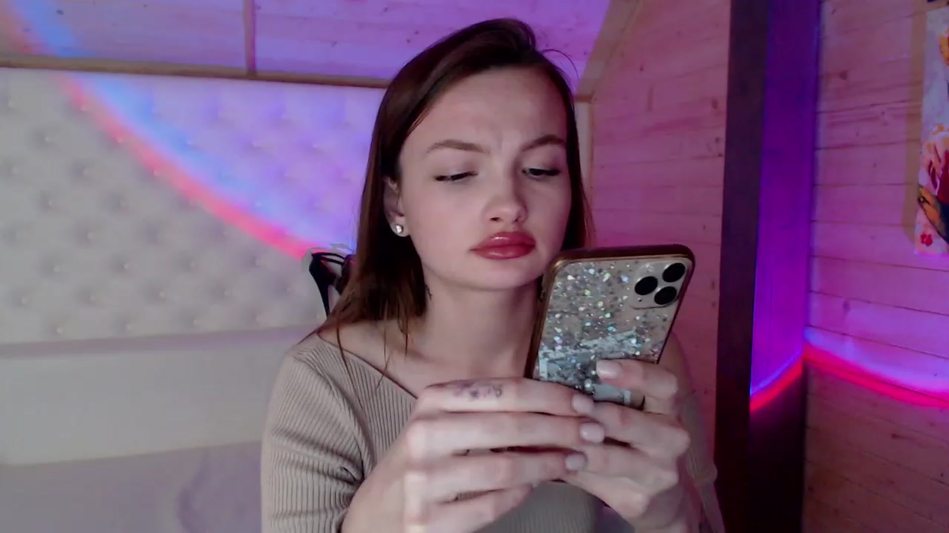 Gallery image thumbnail from sashacom's myfreecams stream on, 03/14/2023, 21:12 image 10 of 20
