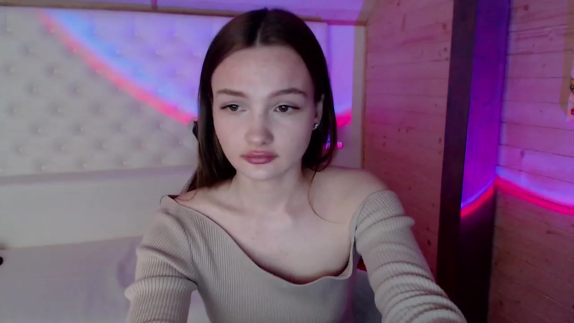 Gallery image thumbnail from sashacom's myfreecams stream on, 03/14/2023, 21:12 image 4 of 20