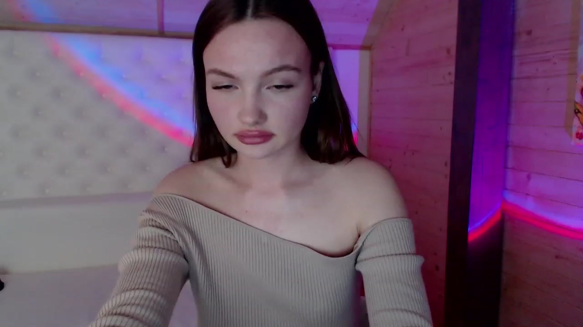 Gallery image thumbnail from sashacom's myfreecams stream on, 03/14/2023, 21:12 image 18 of 20