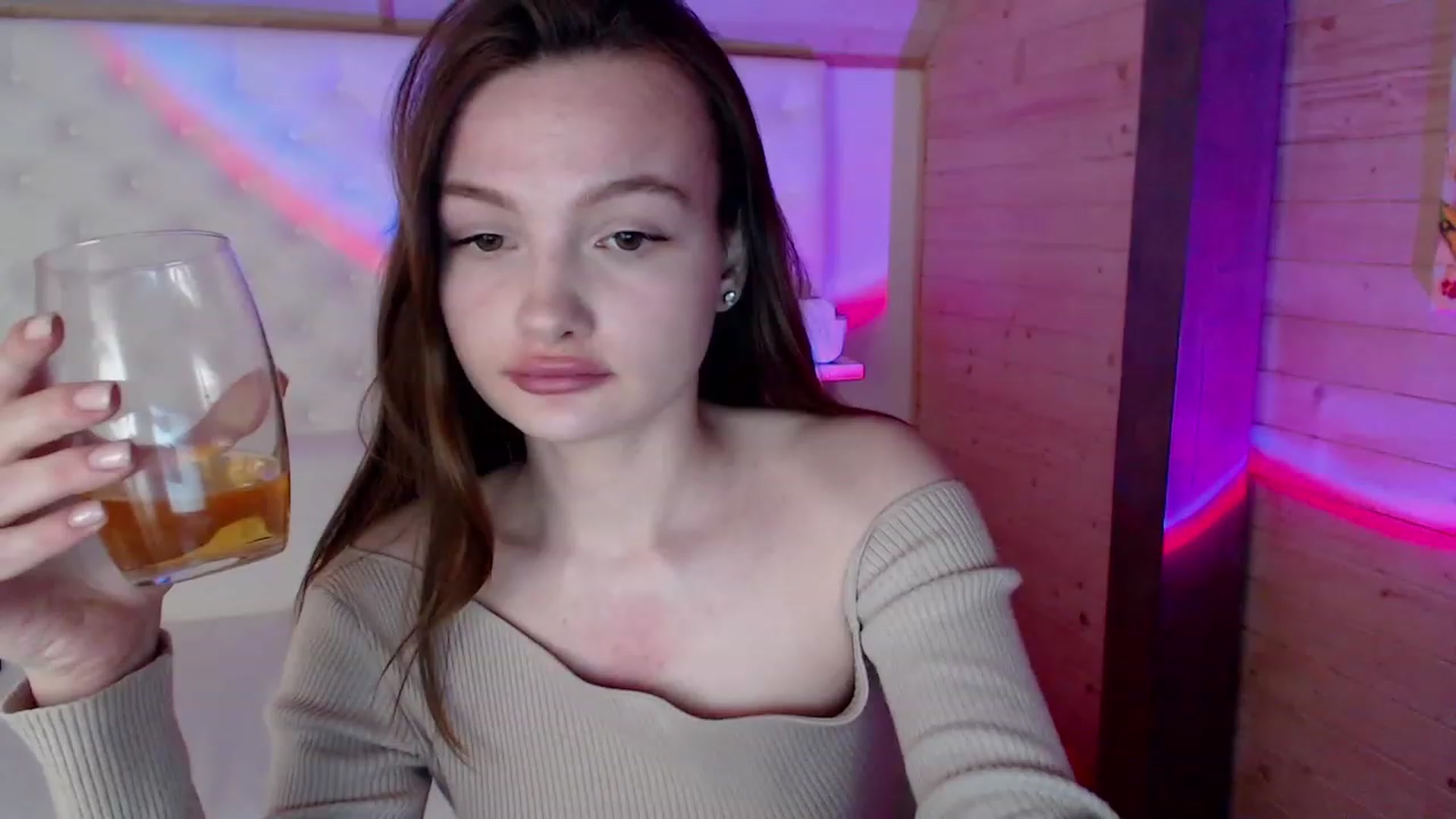 Gallery image thumbnail from sashacom's myfreecams stream on, 03/14/2023, 21:12 image 6 of 20