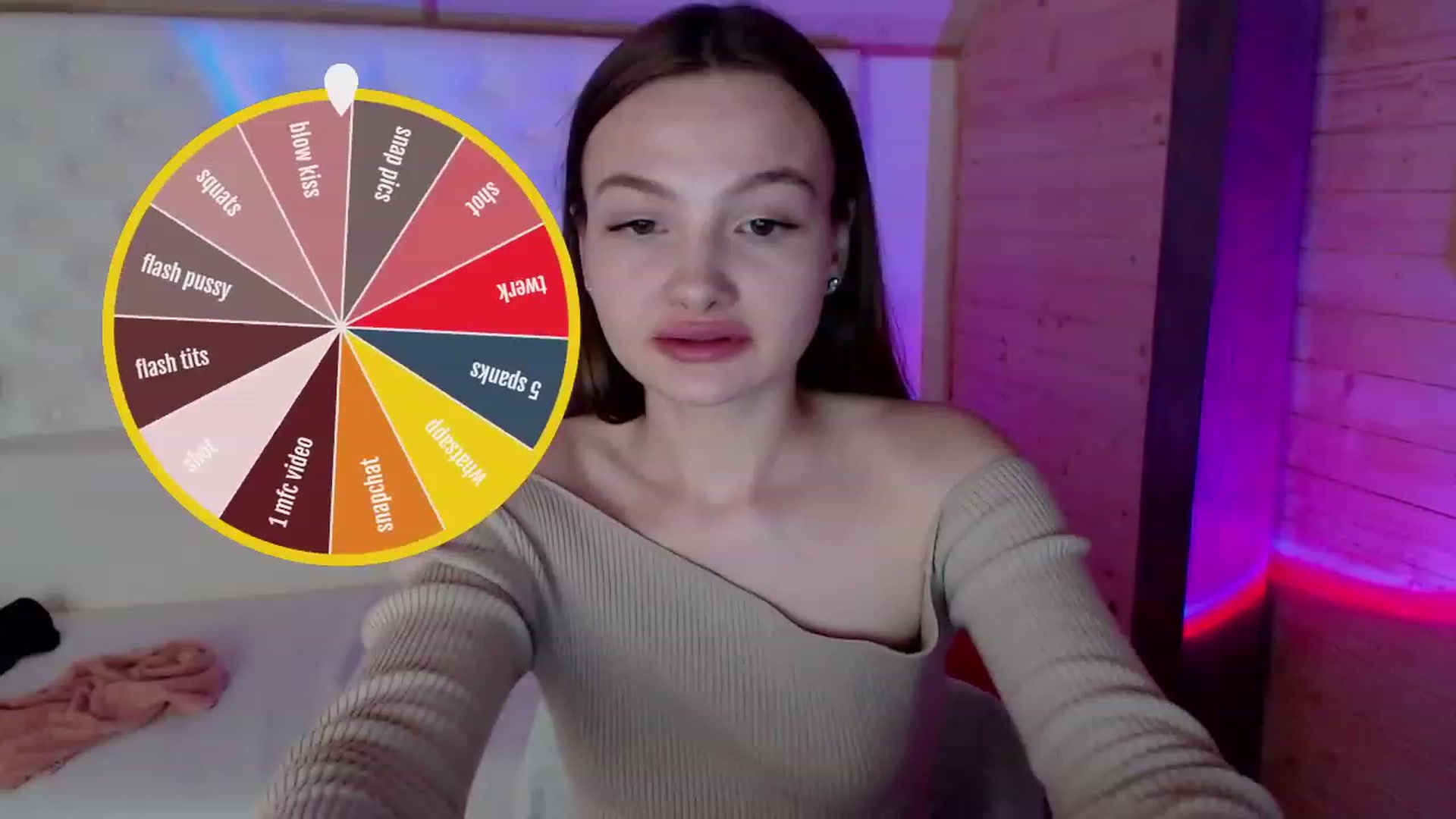 Gallery image thumbnail from sashacom's myfreecams stream on, 03/14/2023, 23:53 image 7 of 20