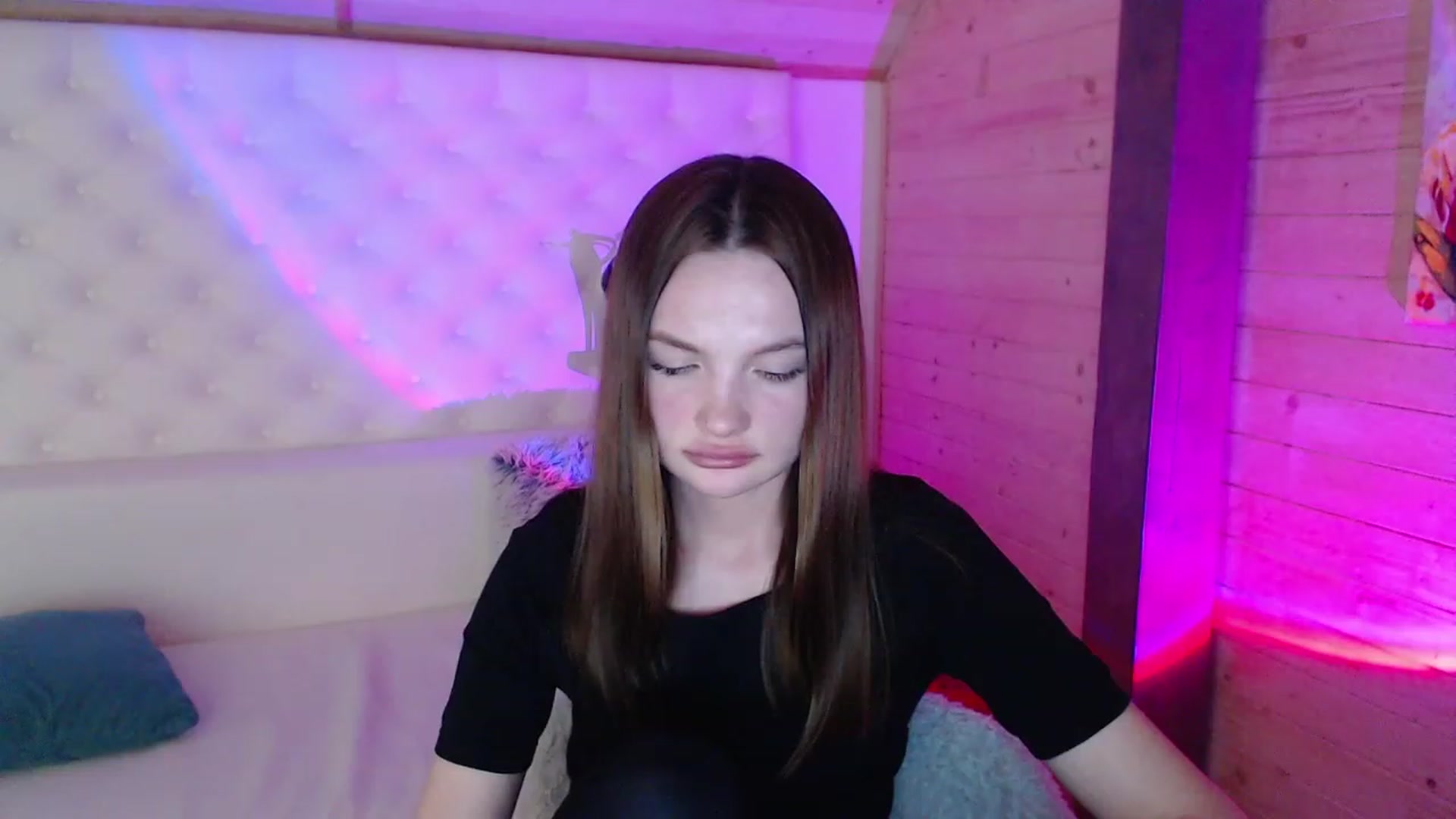 Gallery image thumbnail from sashacom's myfreecams stream on, 03/18/2023, 21:08 image 12 of 20