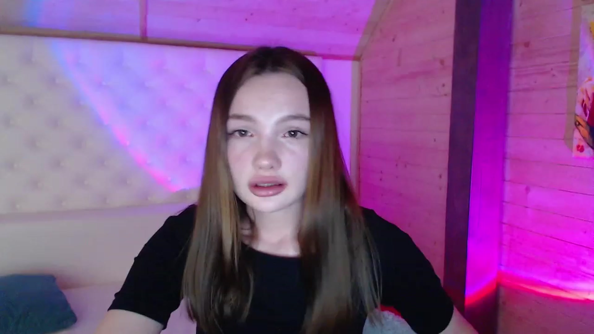 Gallery image thumbnail from sashacom's myfreecams stream on, 03/18/2023, 21:08 image 9 of 20
