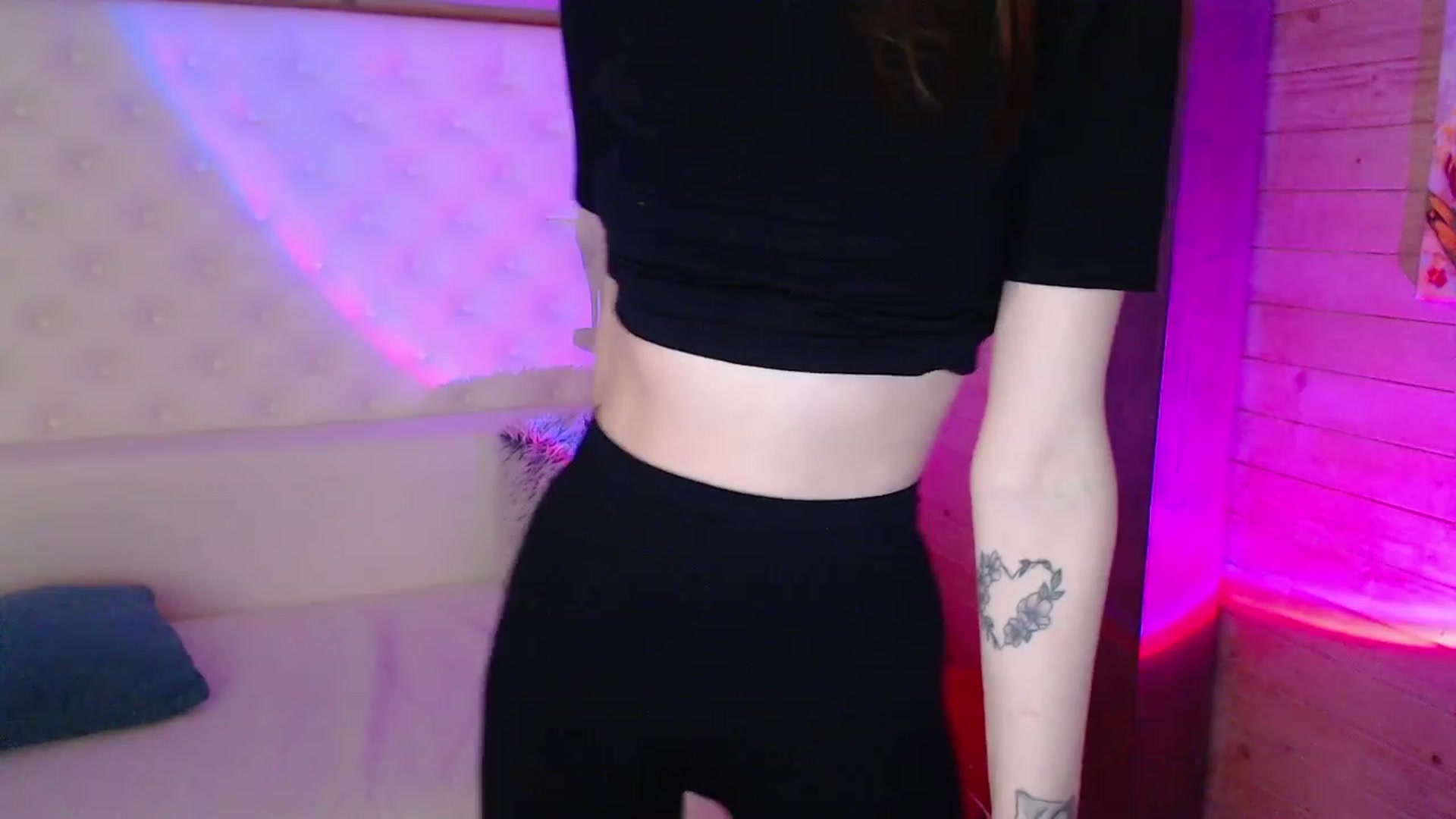Gallery image thumbnail from sashacom's myfreecams stream on, 03/18/2023, 21:08 image 8 of 20