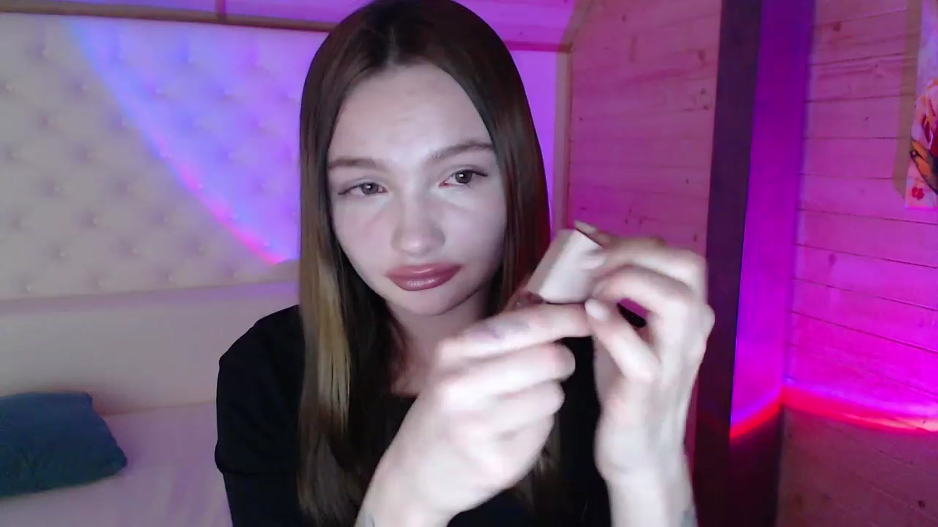 Gallery image thumbnail from sashacom's myfreecams stream on, 03/18/2023, 21:08 image 13 of 20