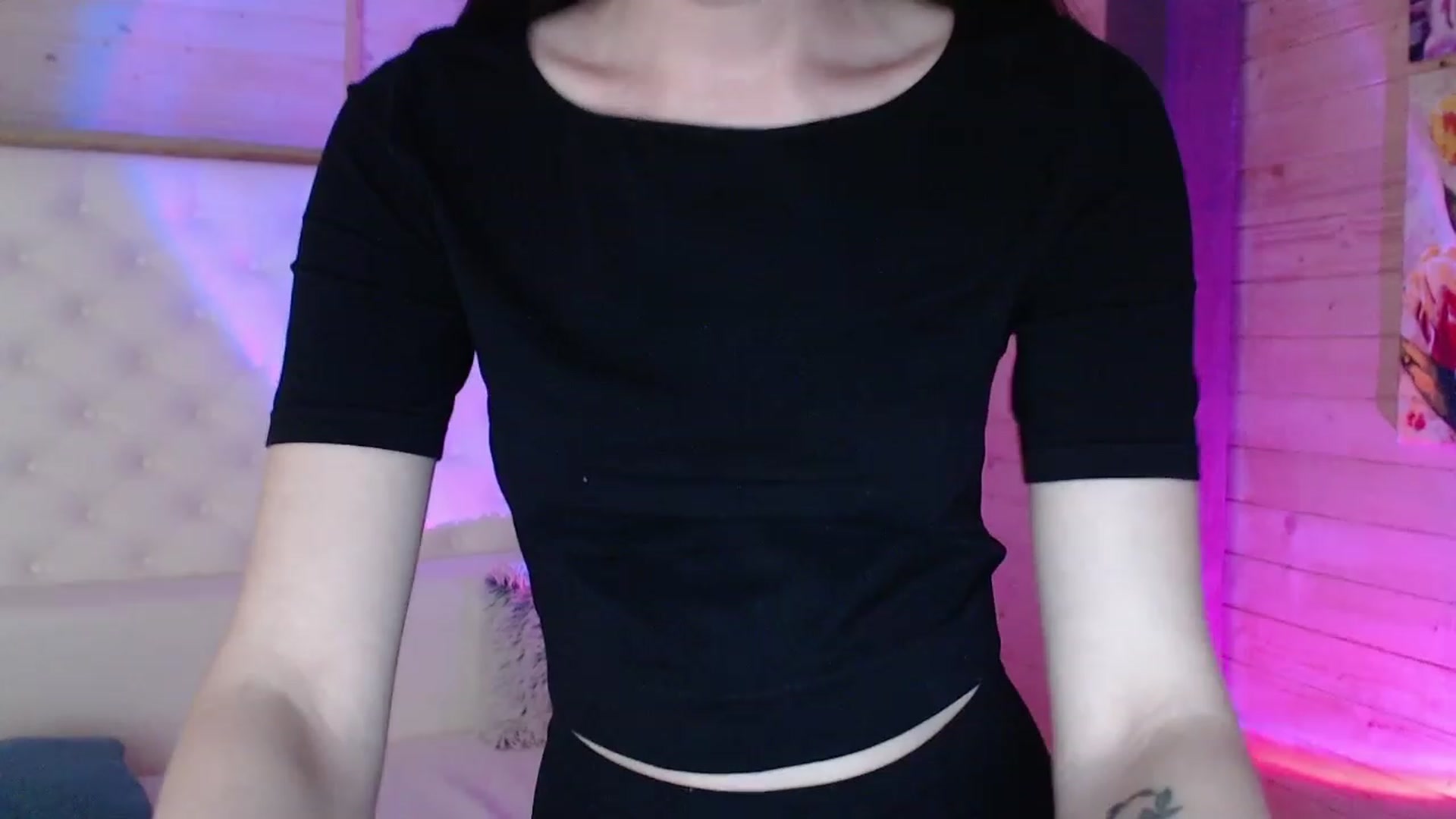 Gallery image thumbnail from sashacom's myfreecams stream on, 03/18/2023, 21:08 image 15 of 20