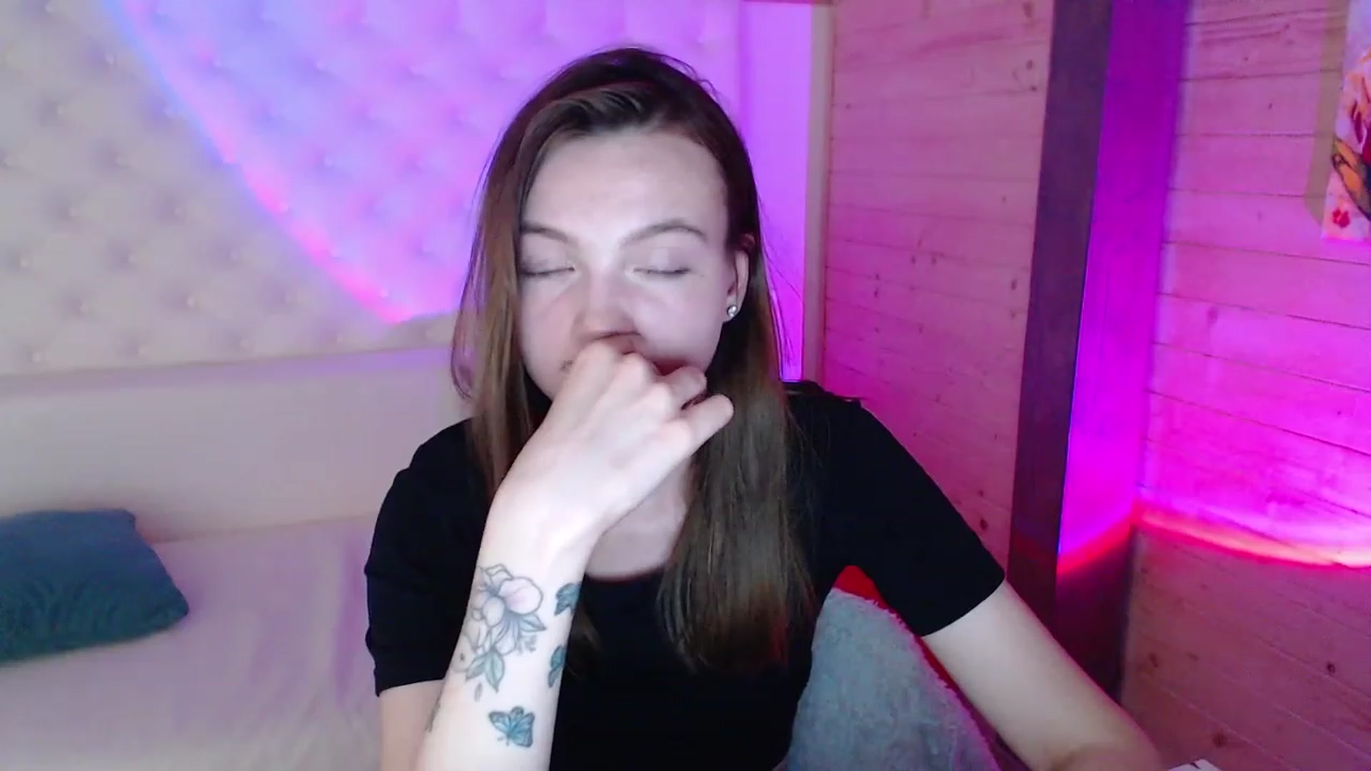Gallery image thumbnail from sashacom's myfreecams stream on, 03/18/2023, 21:08 image 19 of 20