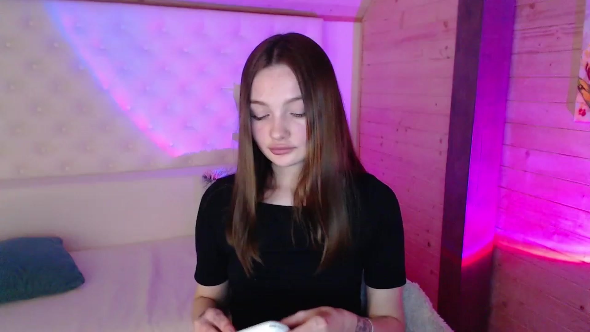 Gallery image thumbnail from sashacom's myfreecams stream on, 03/18/2023, 21:08 image 6 of 20