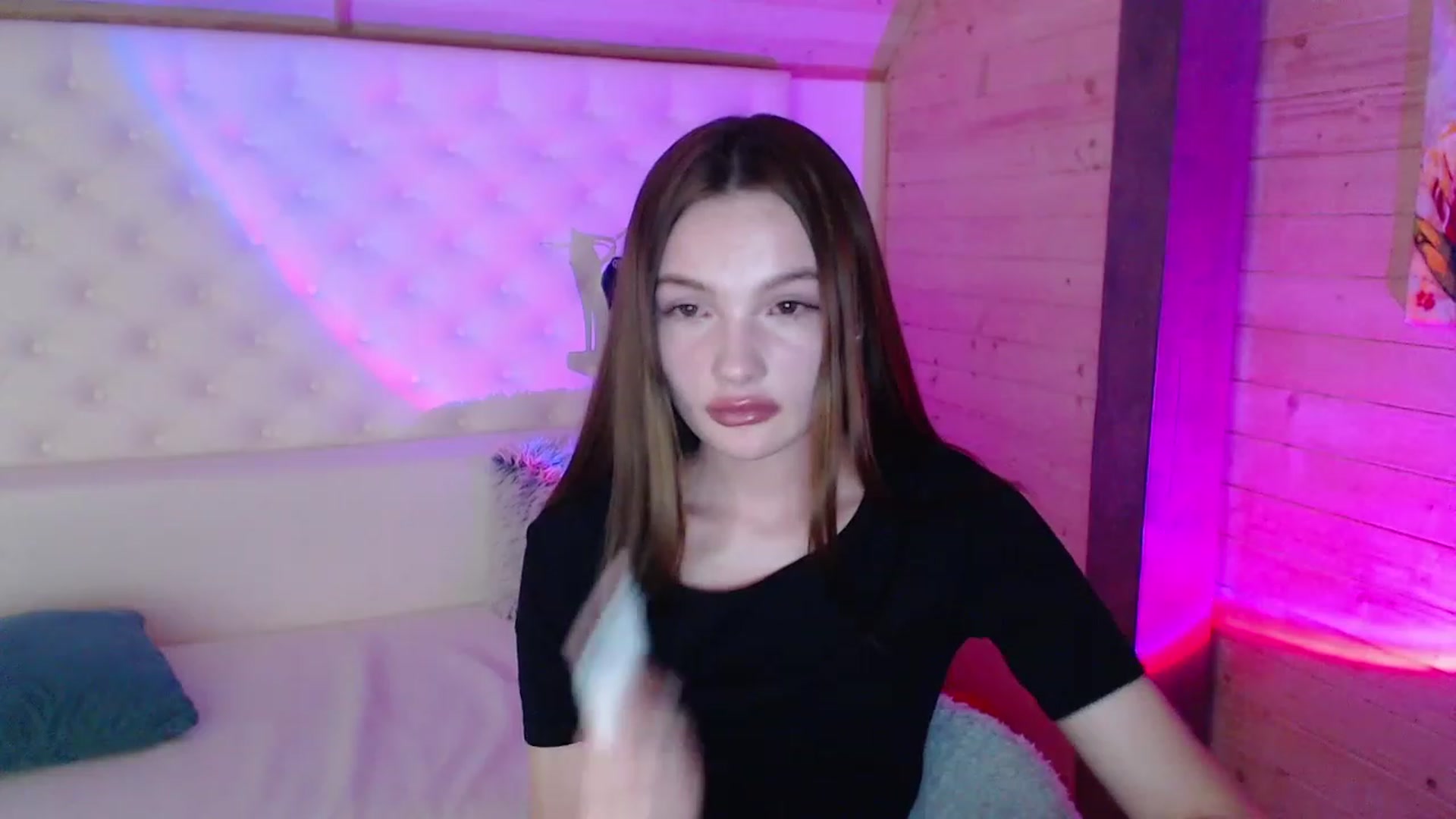 Gallery image thumbnail from sashacom's myfreecams stream on, 03/18/2023, 21:08 image 14 of 20